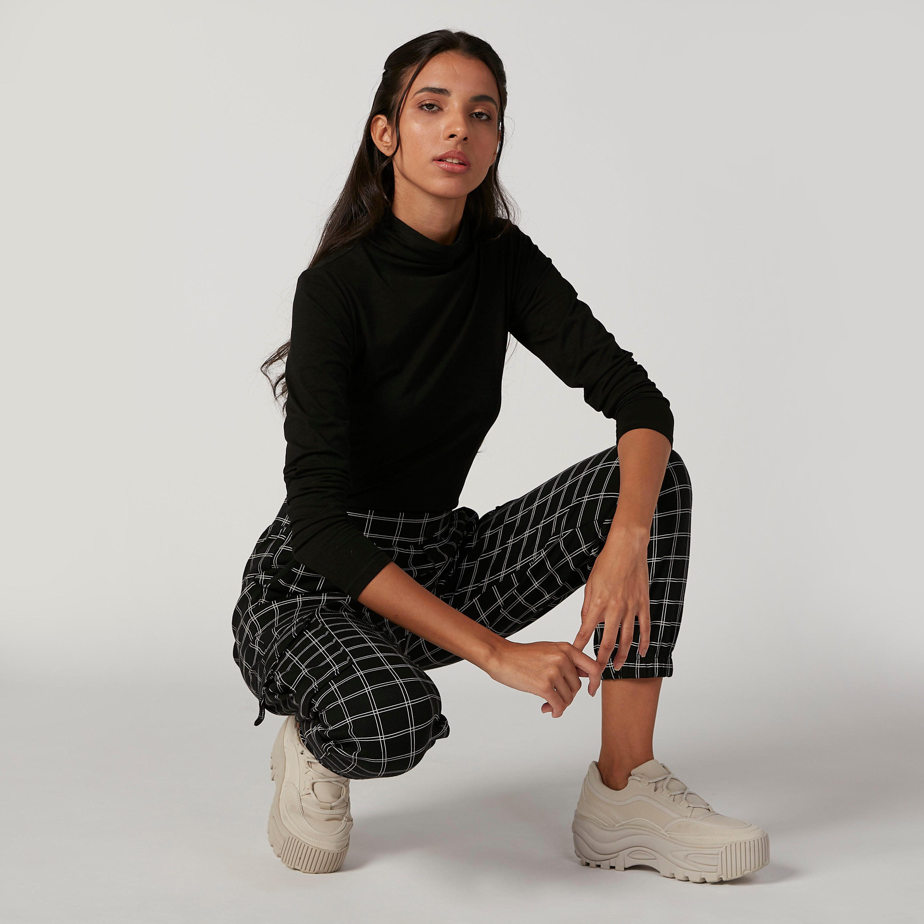 بنطلون كاروهات بأساور وخصر مطاطي وجيوب-women-clothing-bottoms-trousers-image-4