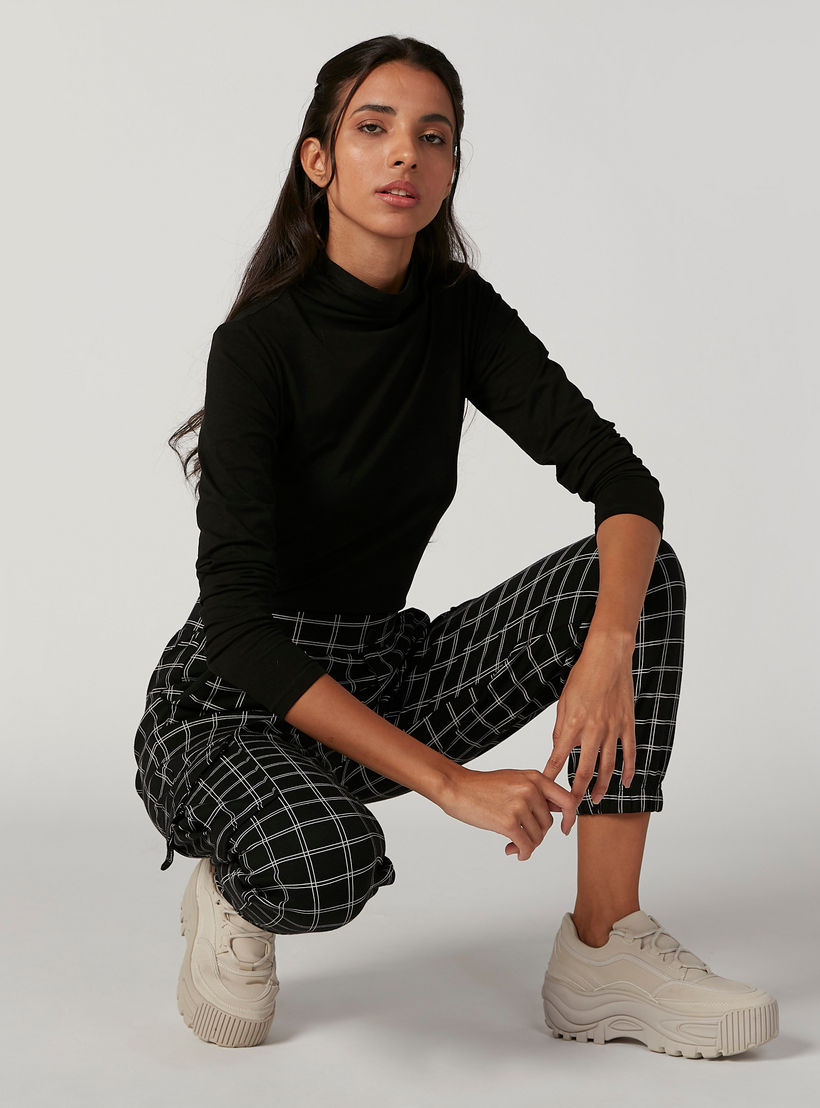 بنطلون كاروهات بأساور وخصر مطاطي وجيوب-women-clothing-bottoms-trousers-image-4