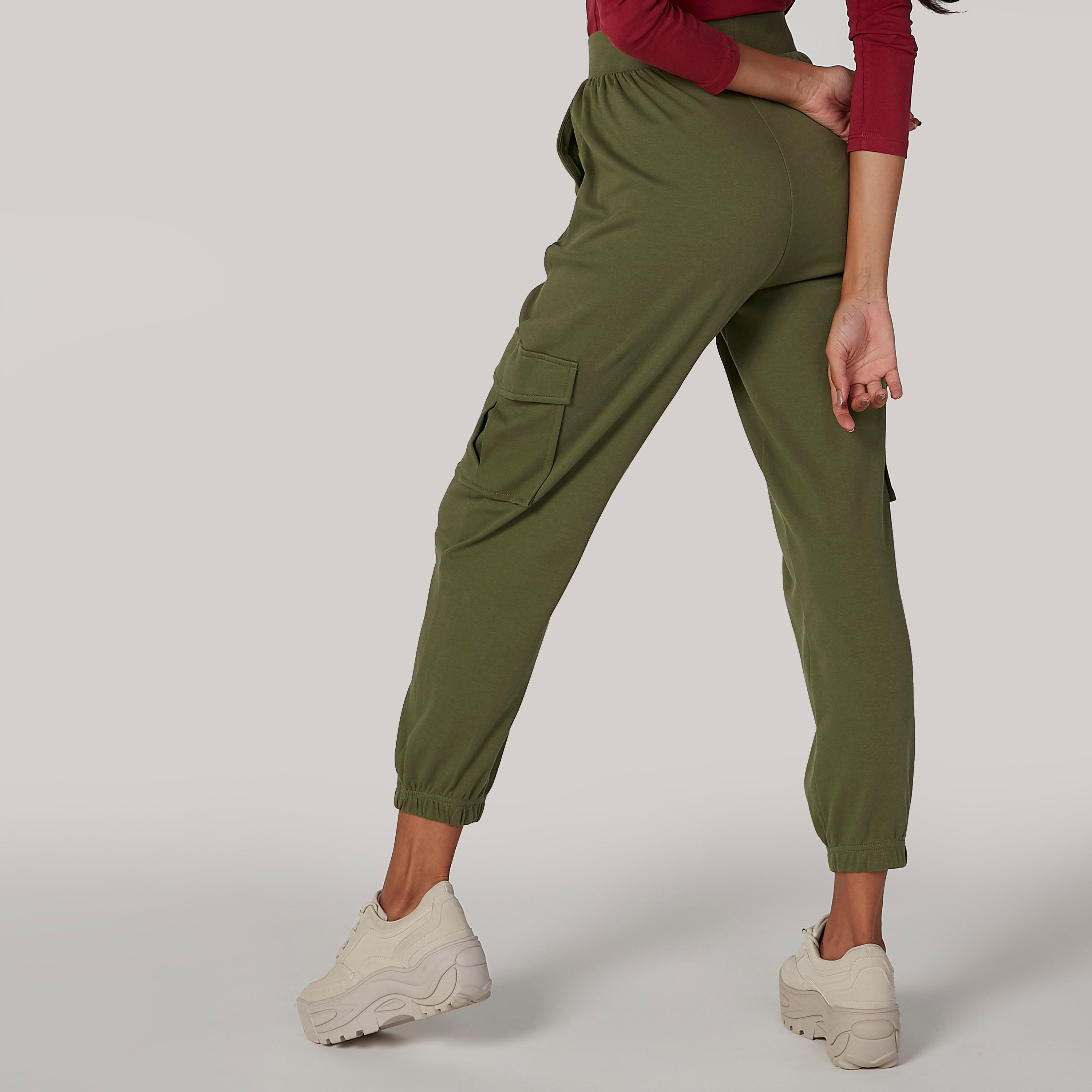 بنطلون رياضي سادة بخصر مطّاطي متوسط الارتفاع وجيوب-women-clothing-bottoms-joggers-image-2