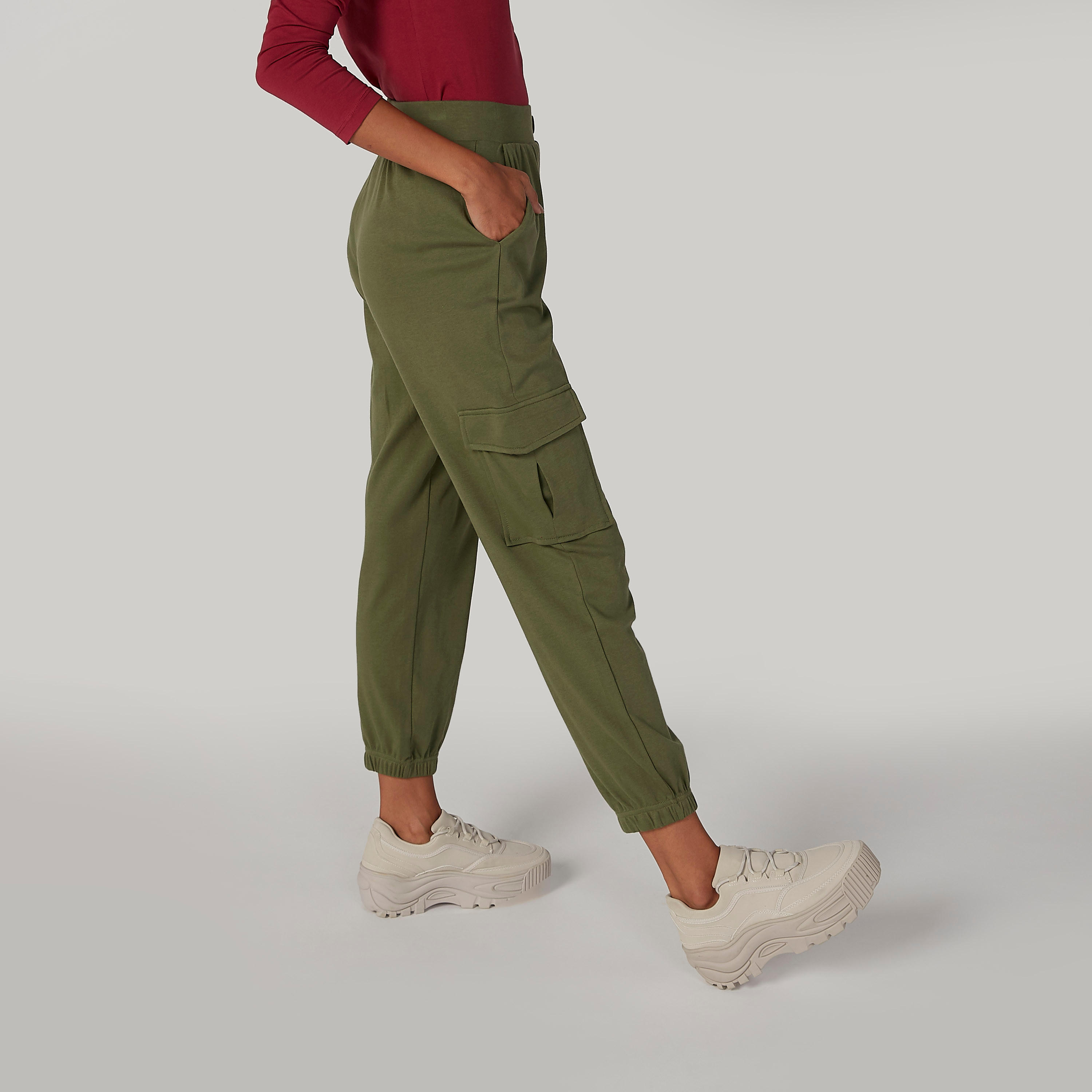 بنطلون رياضي سادة بخصر مطّاطي متوسط الارتفاع وجيوب-women-clothing-bottoms-joggers-image-3