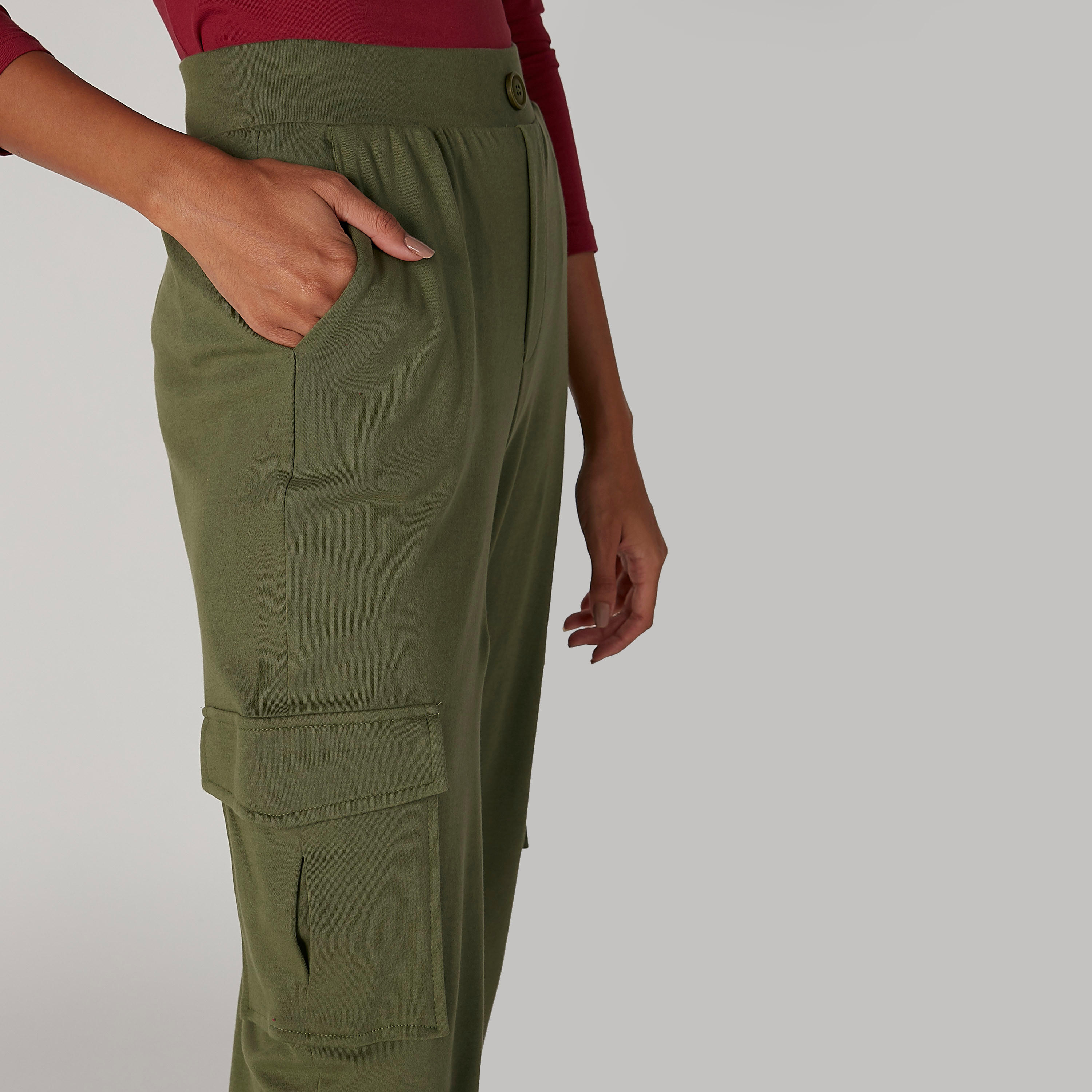 بنطلون رياضي سادة بخصر مطّاطي متوسط الارتفاع وجيوب-women-clothing-bottoms-joggers-image-5