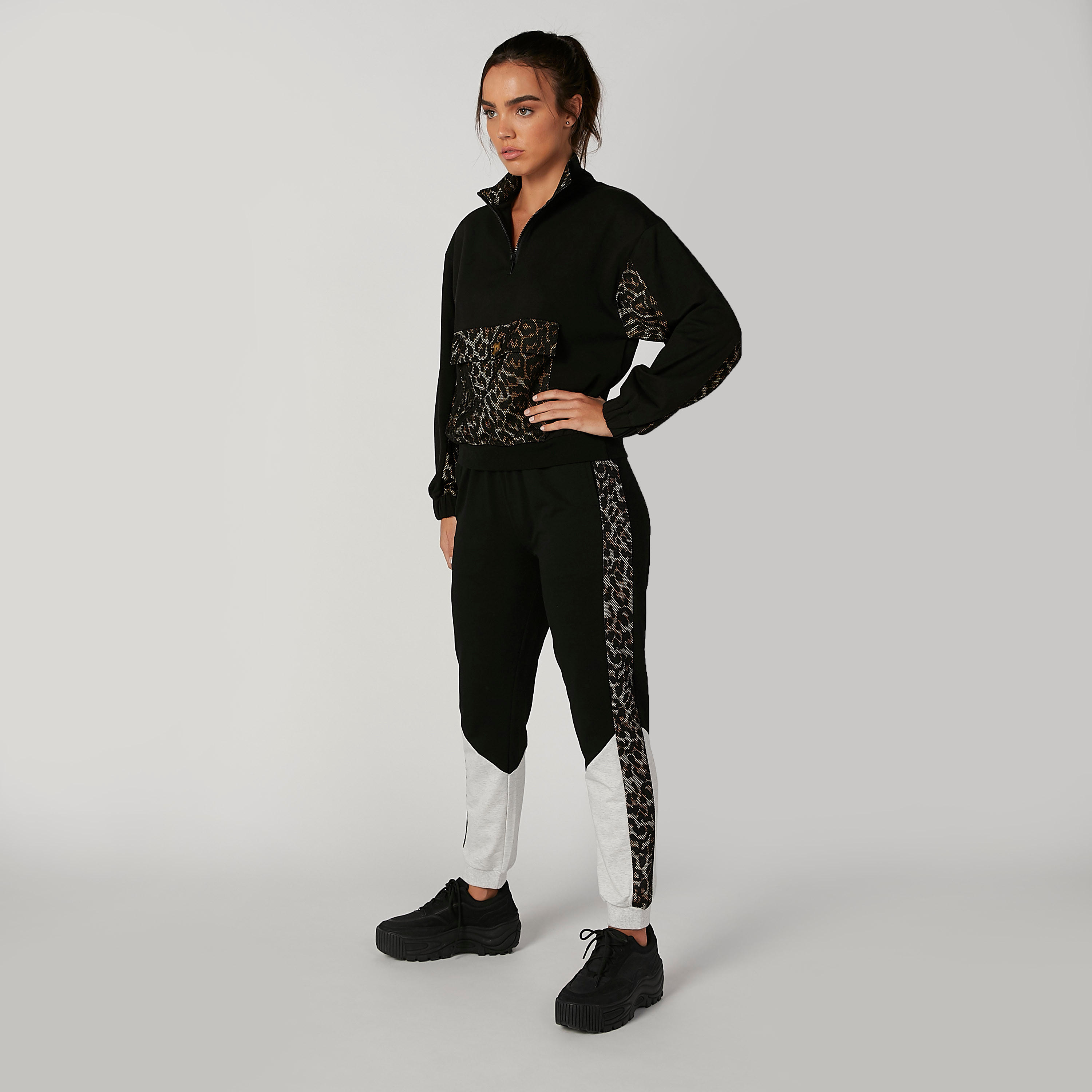 بنطلون رياضي بخصر متوسط الارتفاع وطبعات حيوانات-women-clothing-bottoms-joggers-image-2