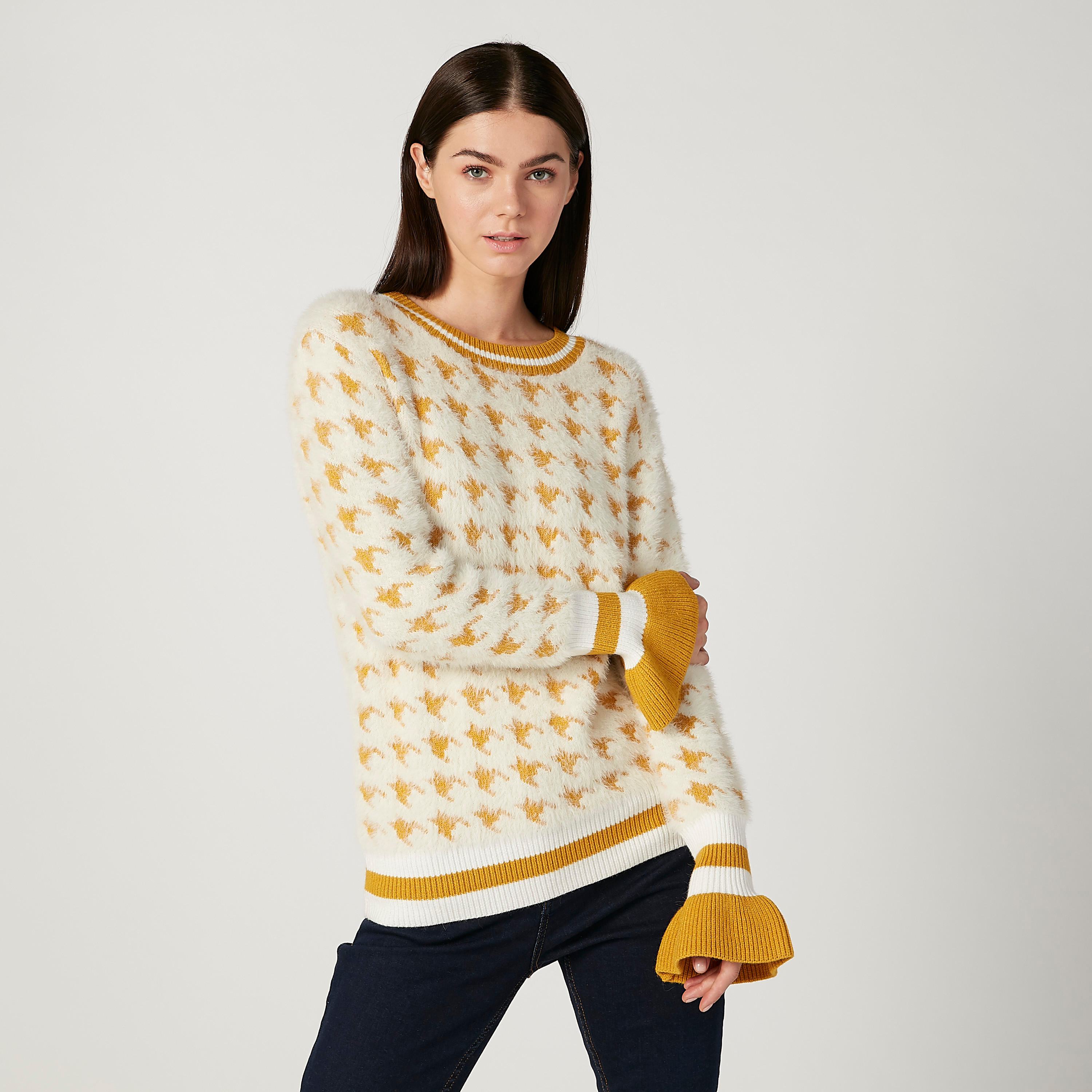 كنزة بياقة مستديرة وأكمام طويلة بنهاية واسعة-women-clothing-cardigansandjumpers-jumpers-image-1