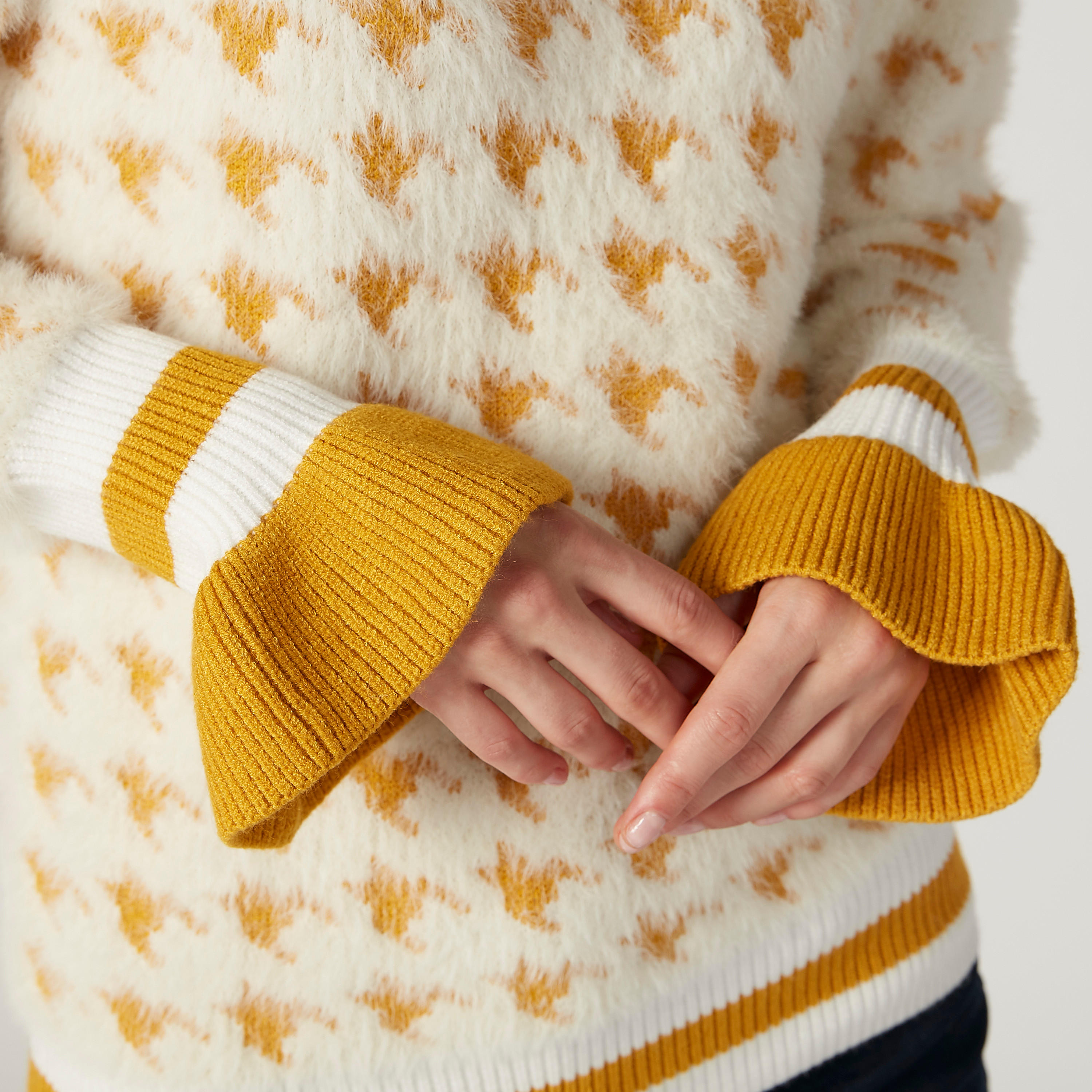 كنزة بياقة مستديرة وأكمام طويلة بنهاية واسعة-women-clothing-cardigansandjumpers-jumpers-image-3
