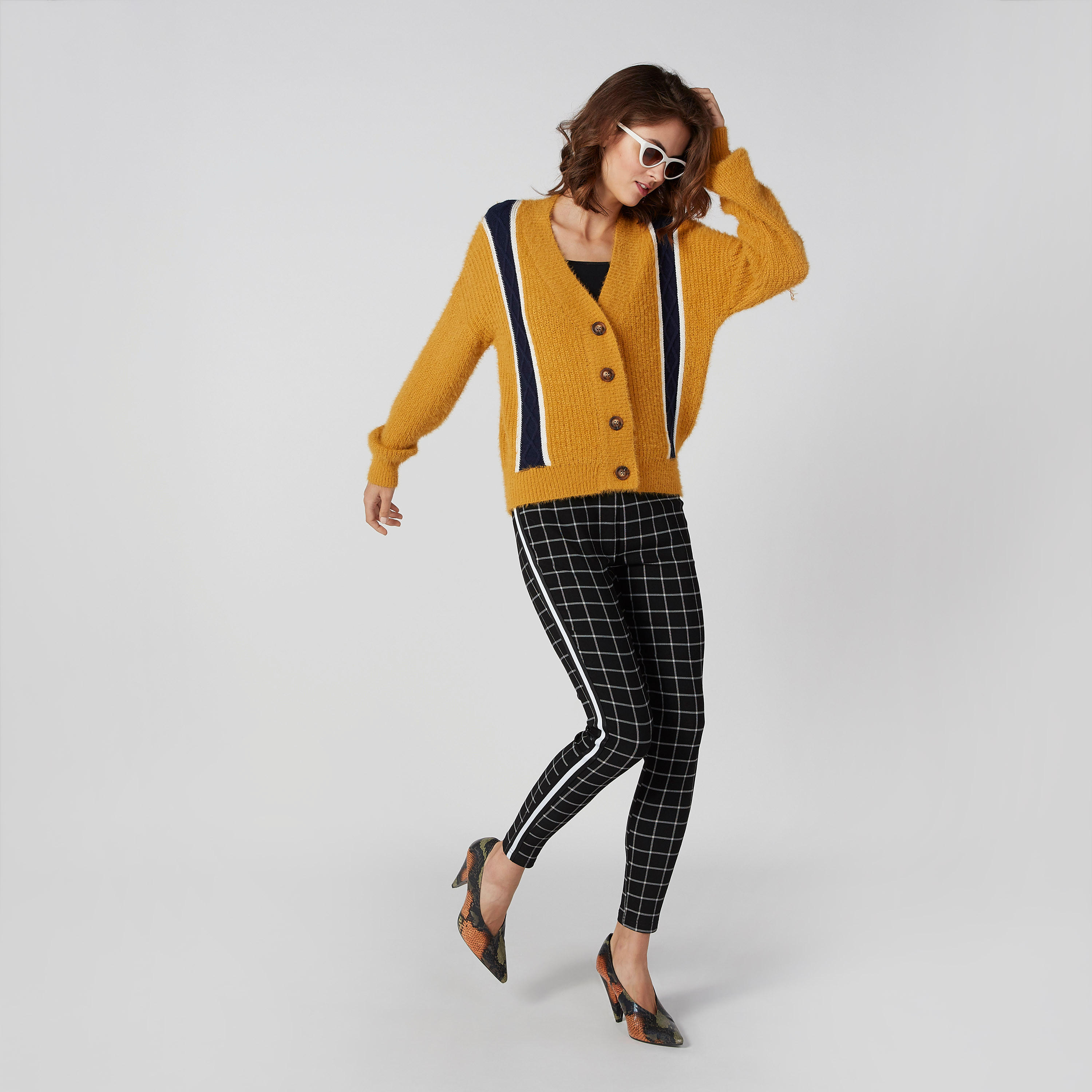 كارديجان بارز الملمس بياقة V وأكمام طويلة-women-winterwear-cardigansandjumpers-cardigans-image-3