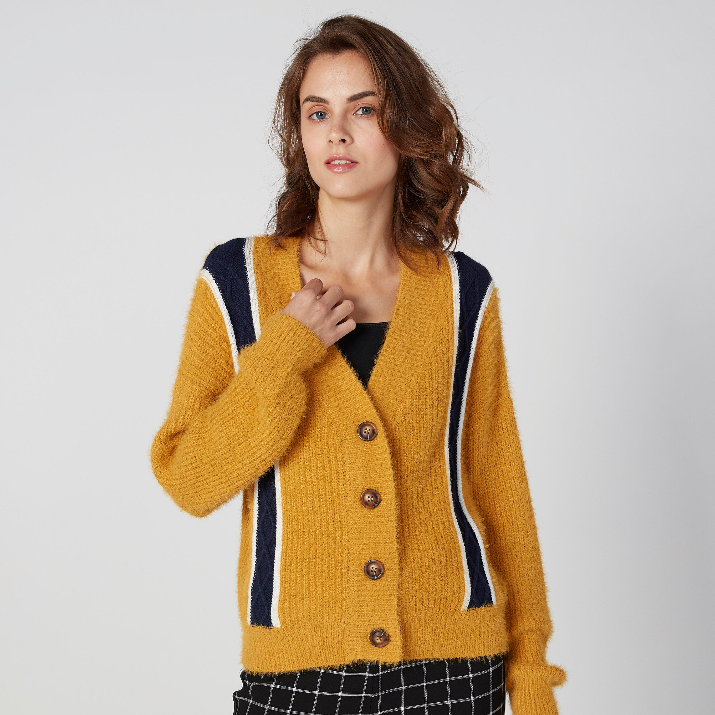 كارديجان بارز الملمس بياقة V وأكمام طويلة-women-winterwear-cardigansandjumpers-cardigans-image-4