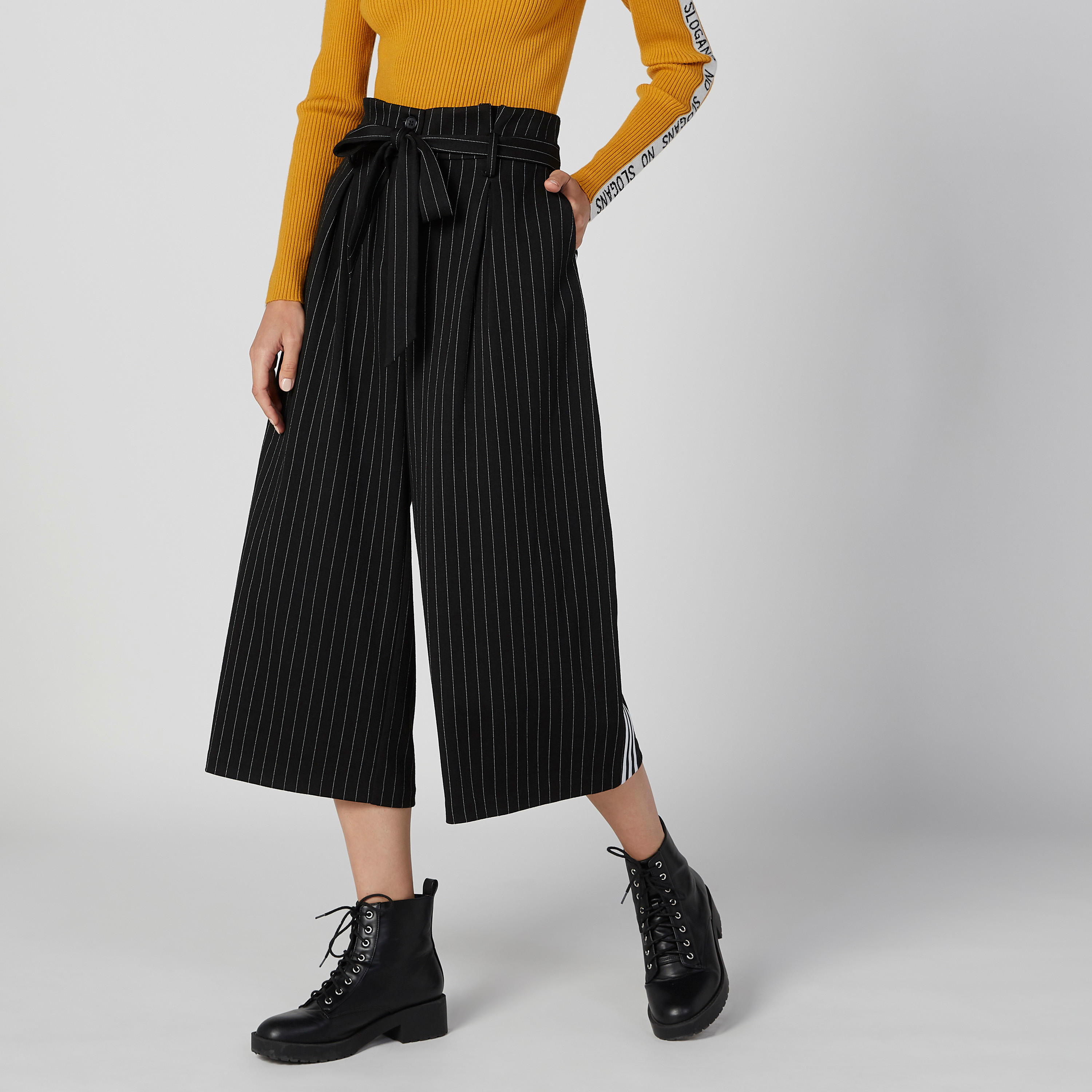 بنطلون واسع الساقين مقلّم بجيوب وأربطة-women-clothing-bottoms-trousers-image-1