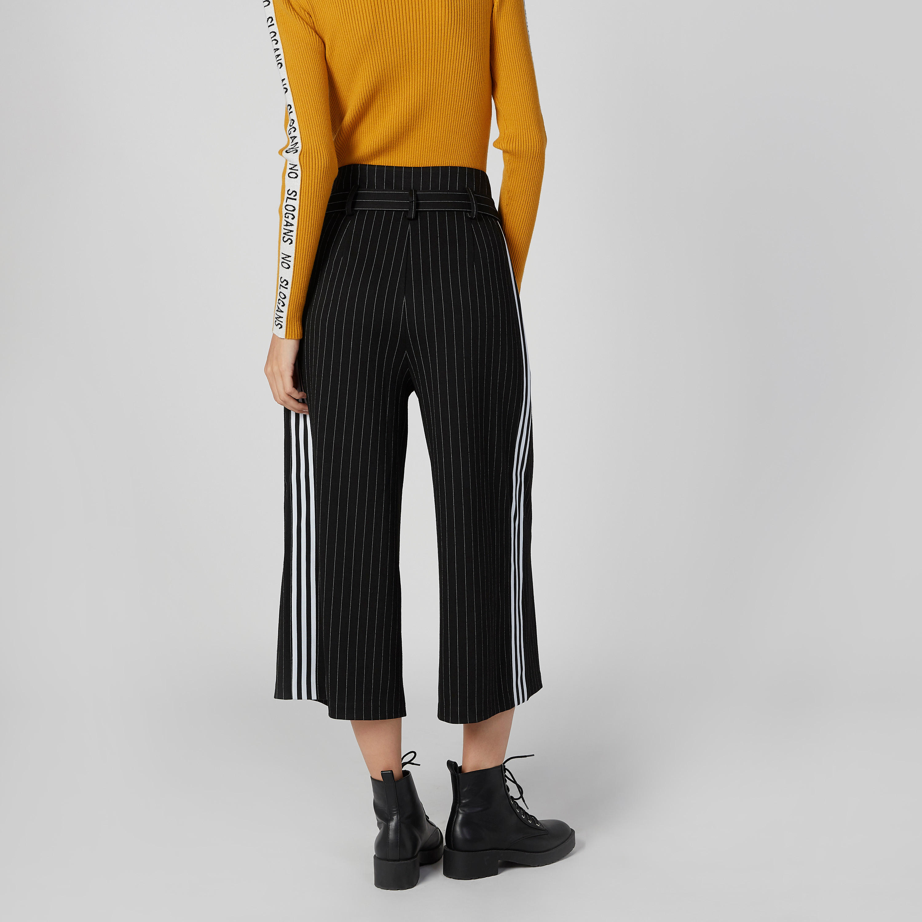 بنطلون واسع الساقين مقلّم بجيوب وأربطة-women-clothing-bottoms-trousers-image-2