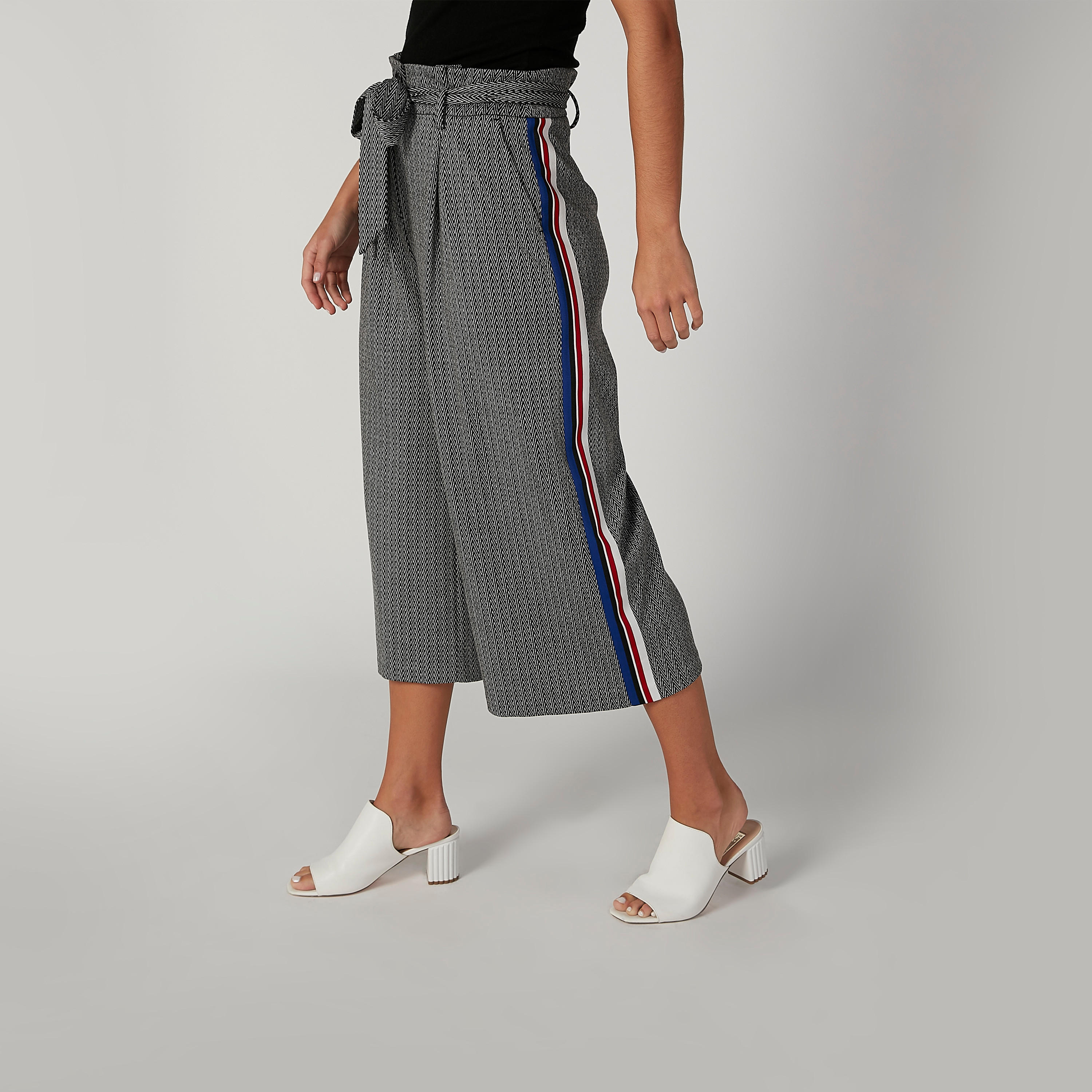 بنطلون واسع الساقين بجيوب وشريطة وطبعات-women-clothing-bottoms-trousers-image-3