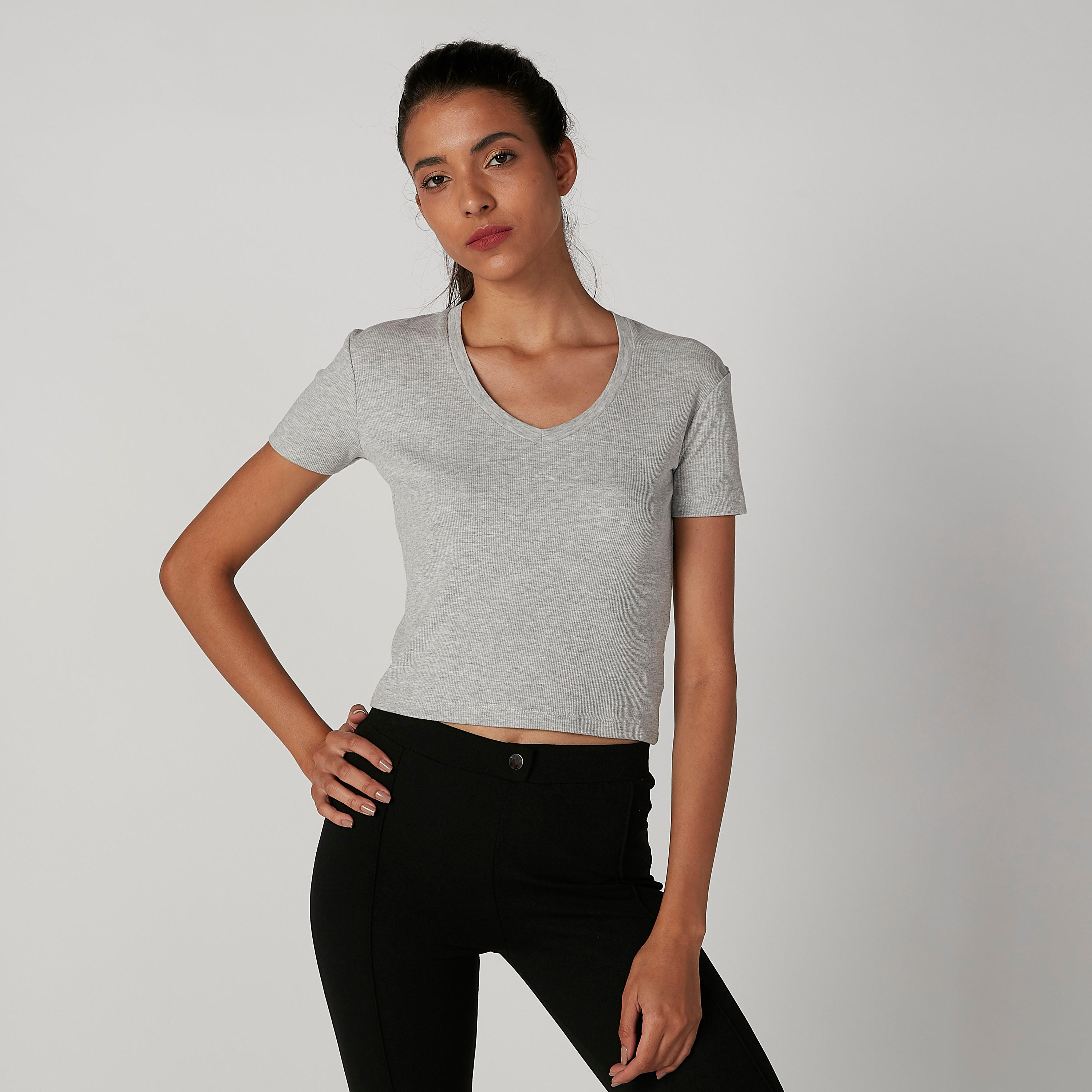 بلوزة قصيرة سليم سادة بياقة V وأكمام قصيرة-women-clothing-tshirts-image-1