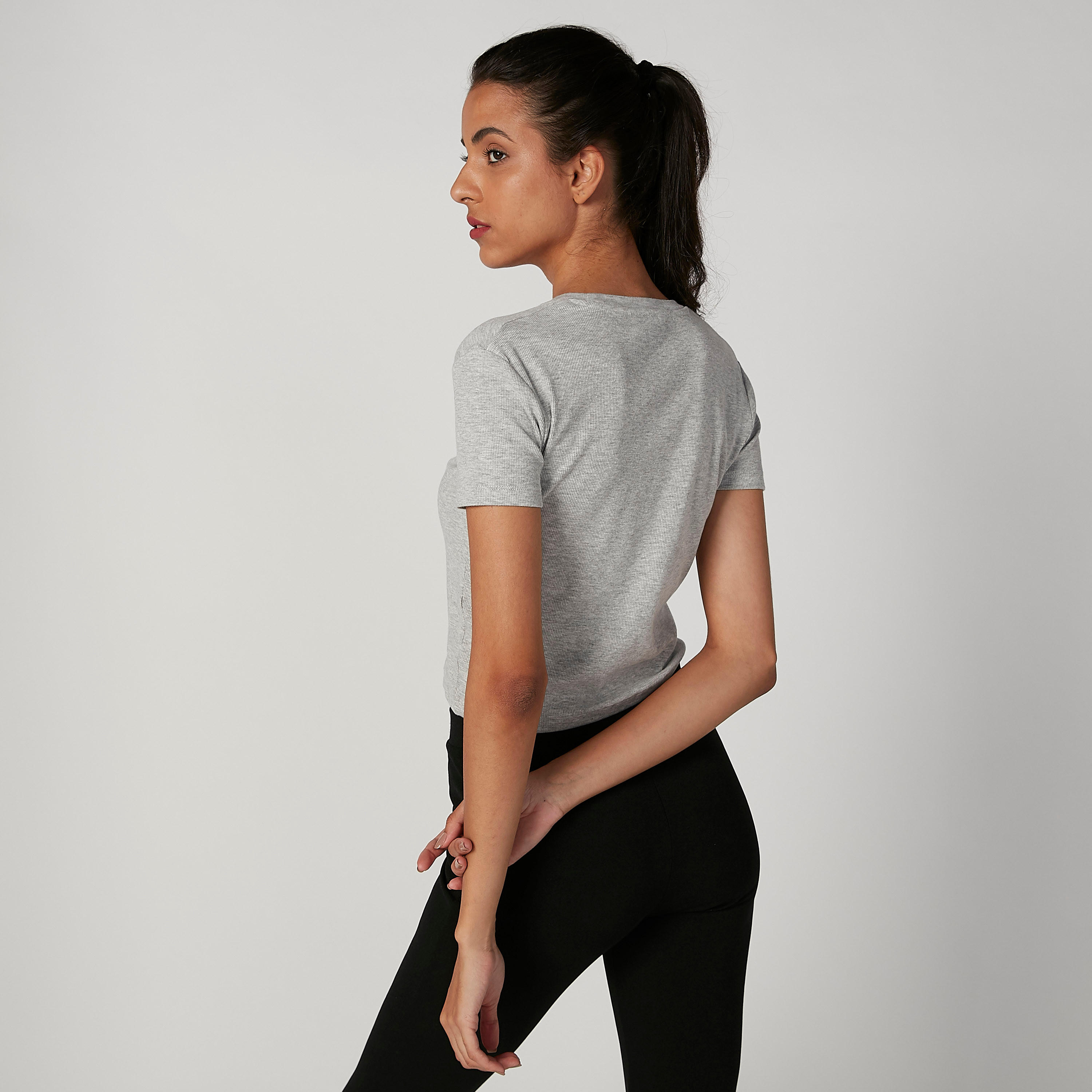 بلوزة قصيرة سليم سادة بياقة V وأكمام قصيرة-women-clothing-tshirts-image-2