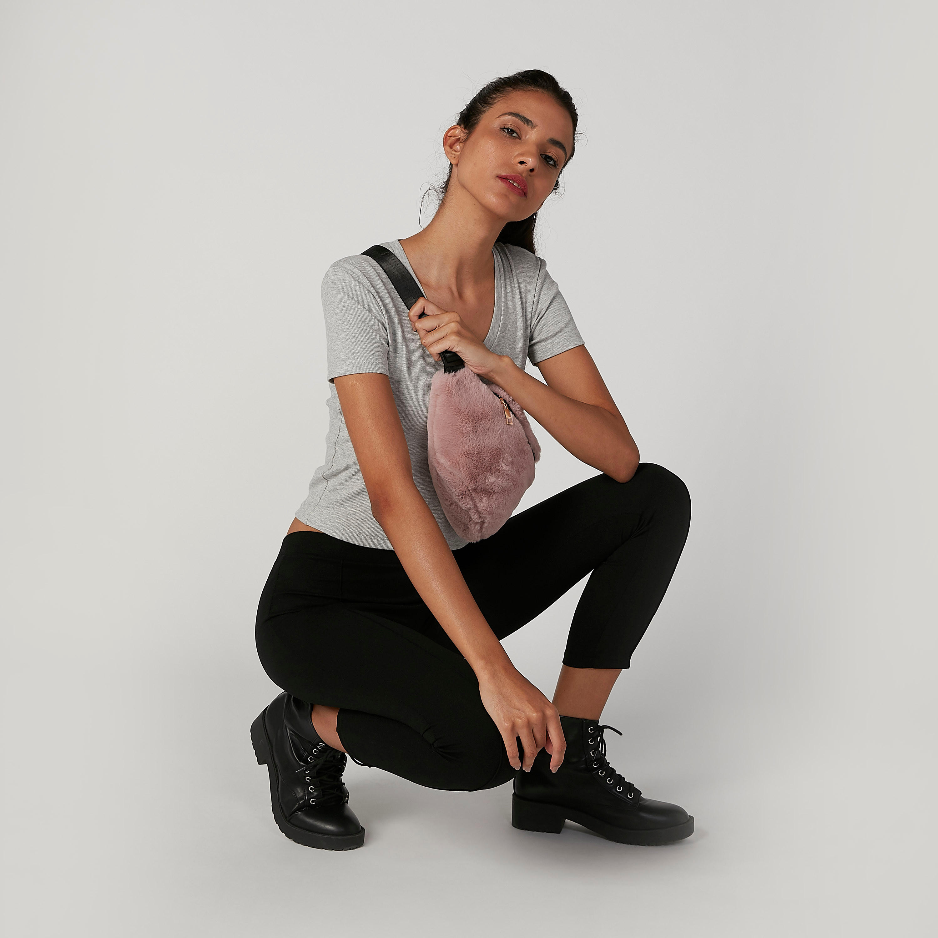 بلوزة قصيرة سليم سادة بياقة V وأكمام قصيرة-women-clothing-tshirts-image-3