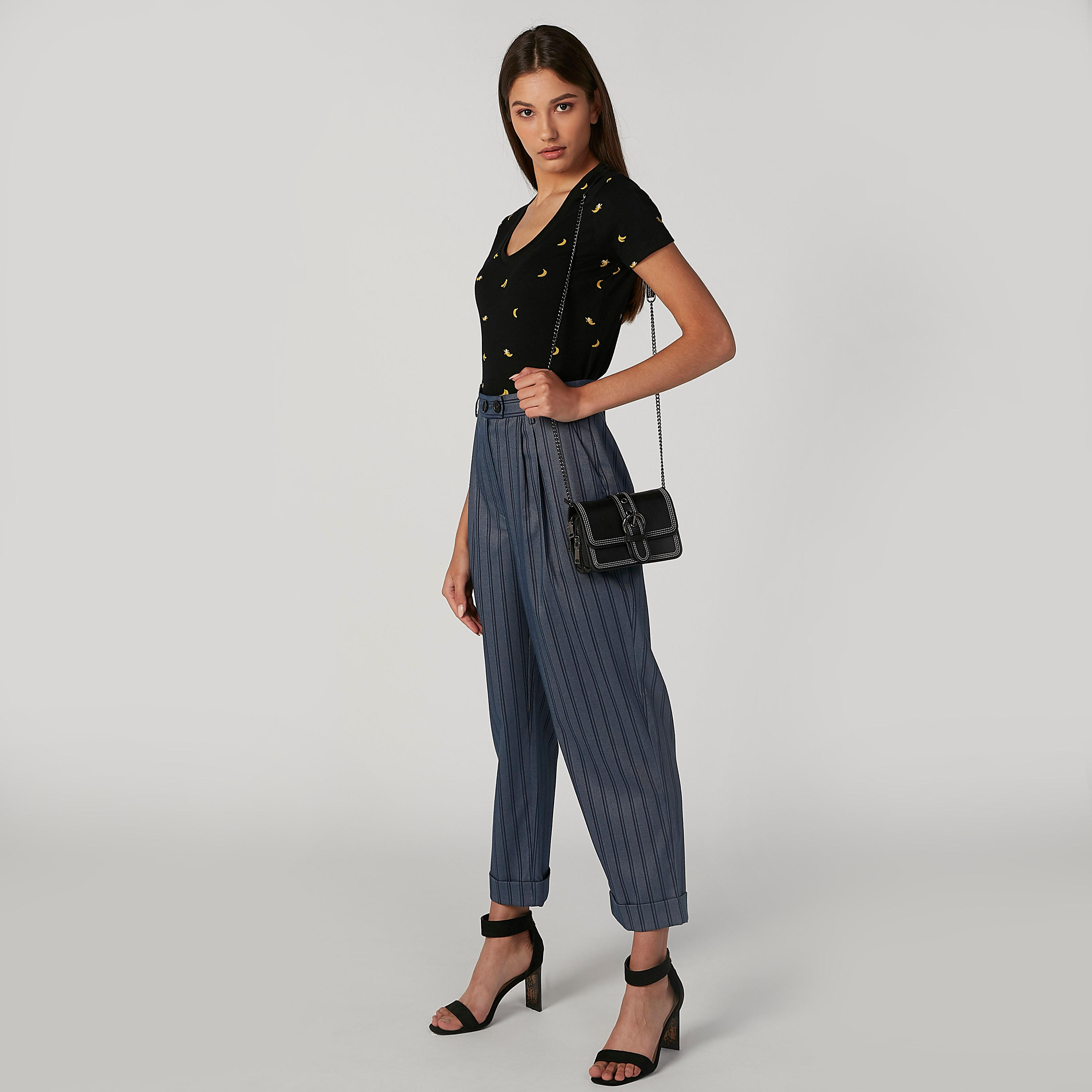 بلوزة قصيرة سليم بياقة V وأكمام قصيرة وطبعات-women-clothing-tshirts-image-3