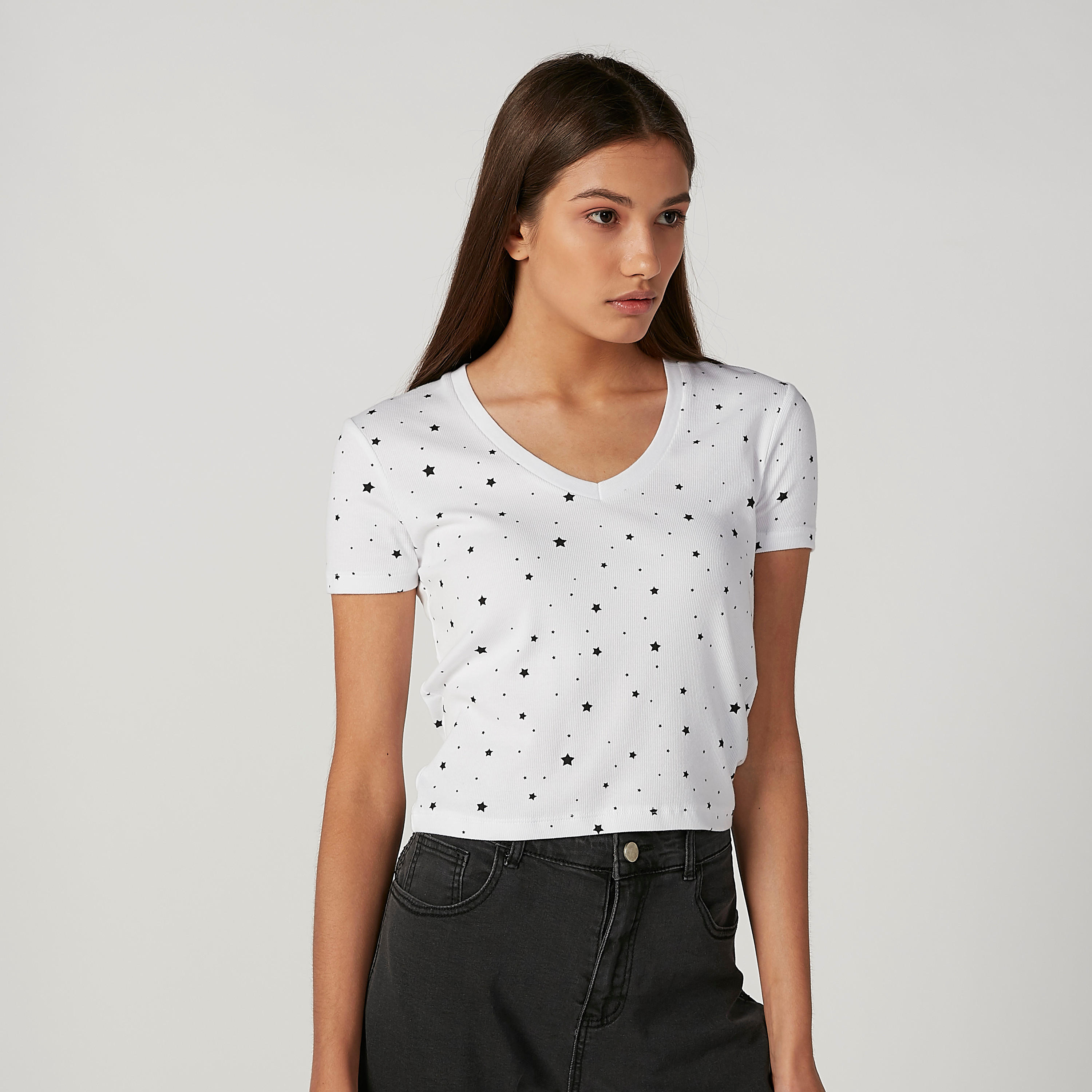بلوزة قصيرة سليم بياقة V وأكمام قصيرة وطبعات-women-clothing-tshirts-image-1