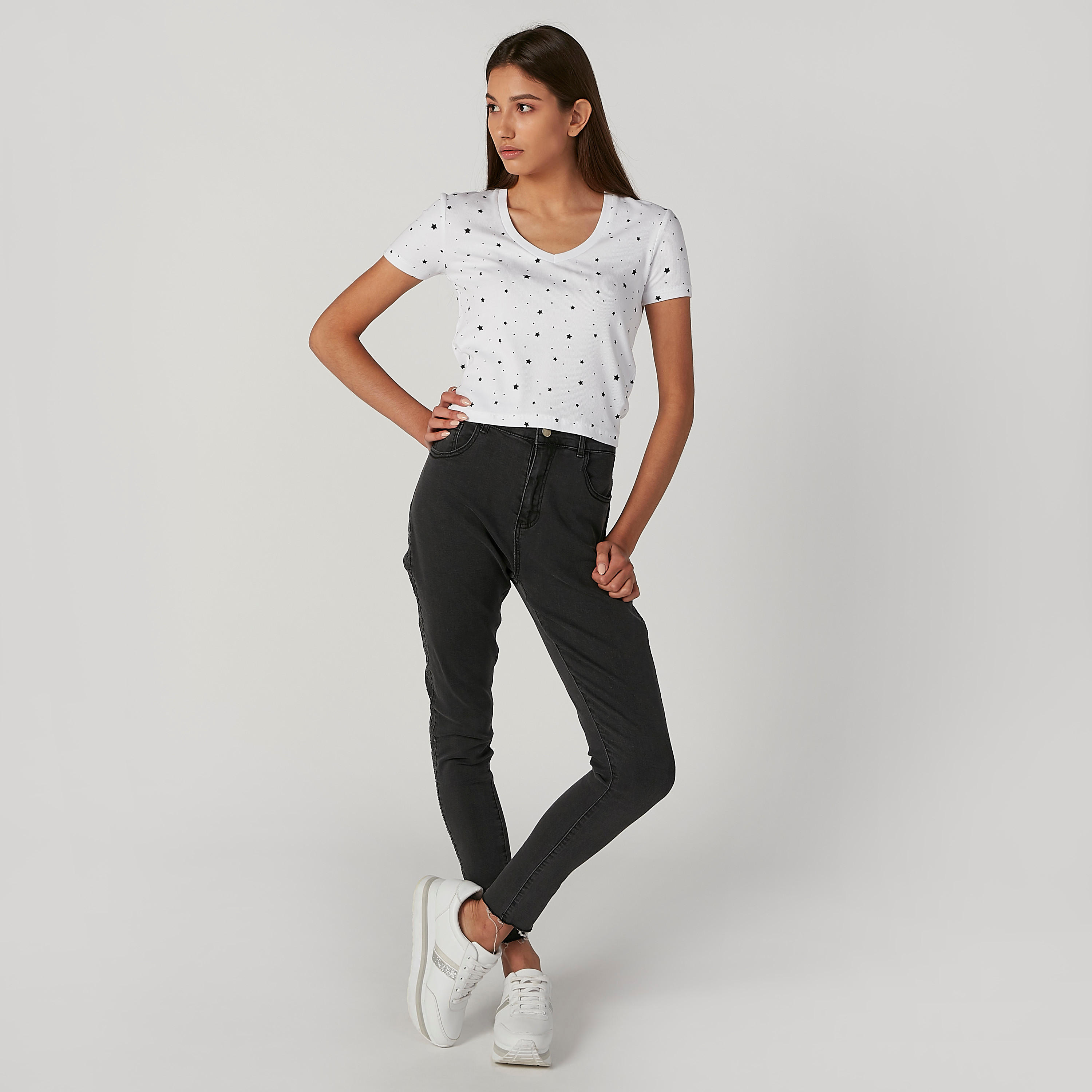 بلوزة قصيرة سليم بياقة V وأكمام قصيرة وطبعات-women-clothing-tshirts-image-3