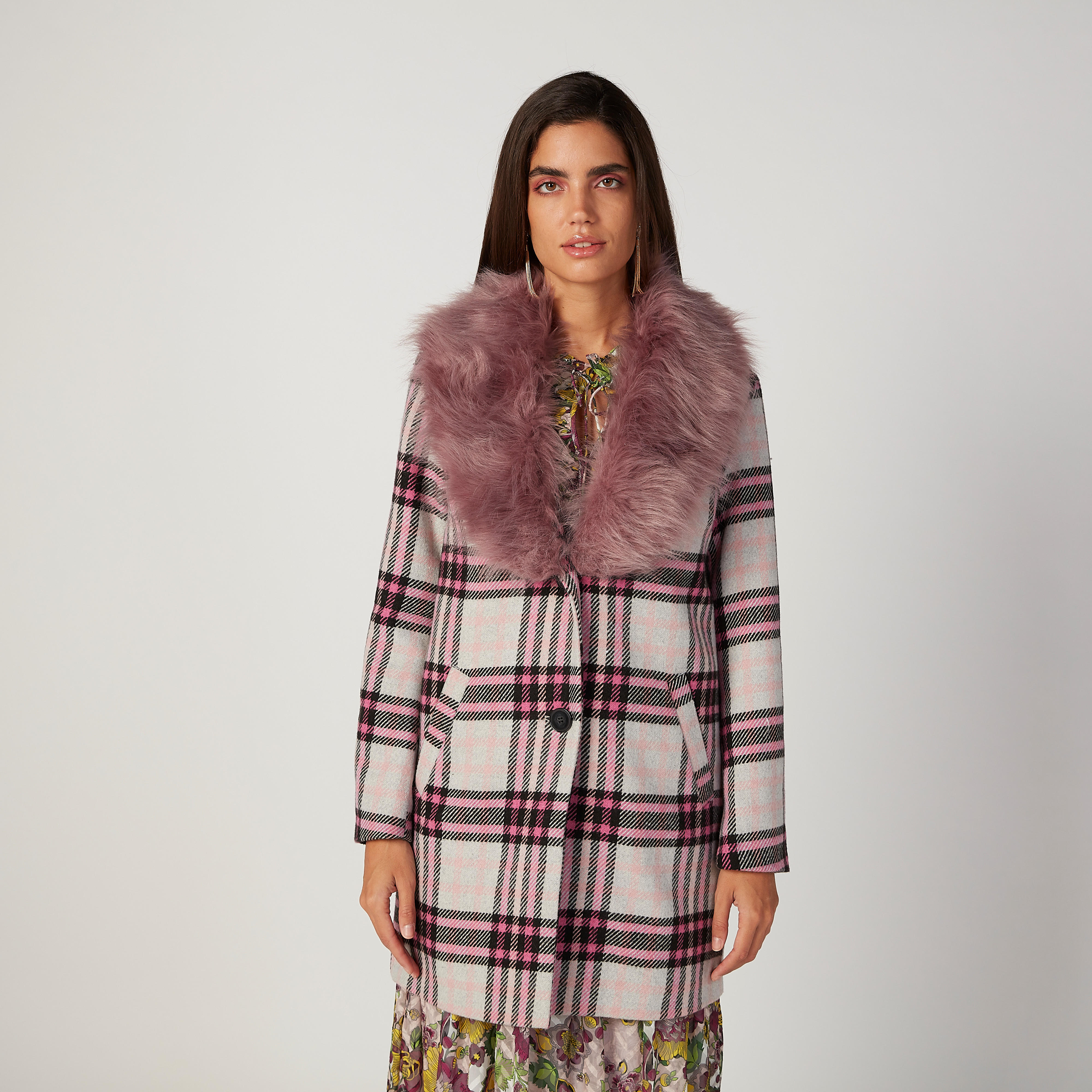 جاكيت كاروهات بتفاصيل قطيفة وأكمام طويلة-women-winterwear-coatsandjackets-jackets-image-1