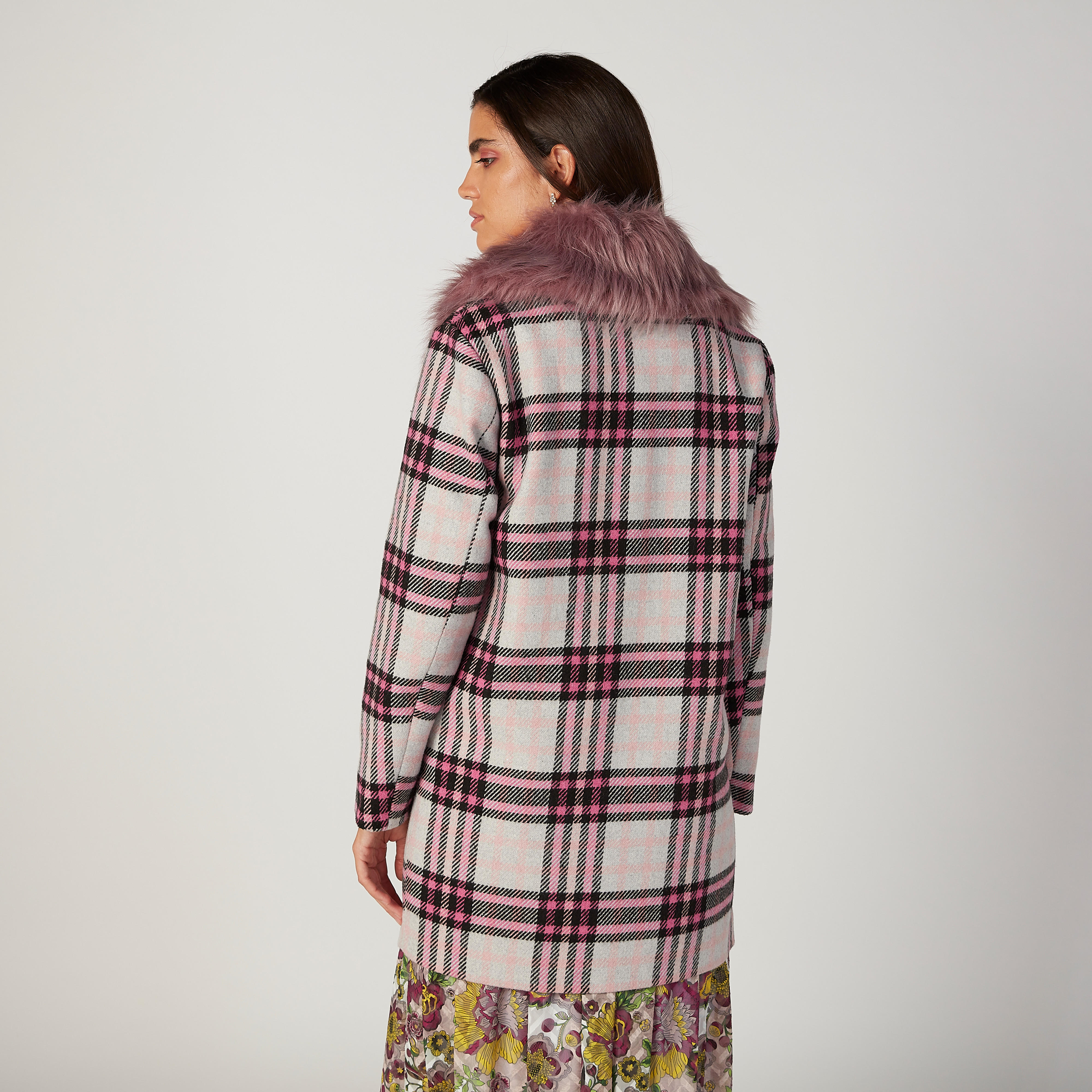 جاكيت كاروهات بتفاصيل قطيفة وأكمام طويلة-women-winterwear-coatsandjackets-jackets-image-4