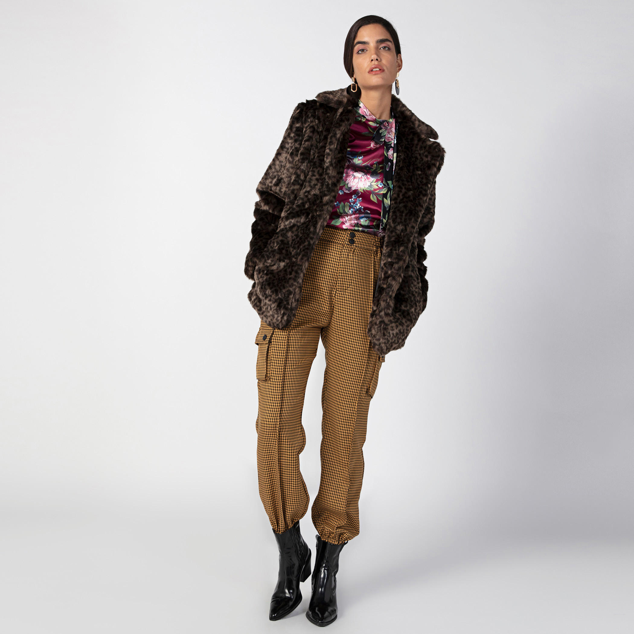 جاكيت بارز الملمس بأكمام طويلة وتفاصيل جيوب-women-winterwear-coatsandjackets-jackets-image-2