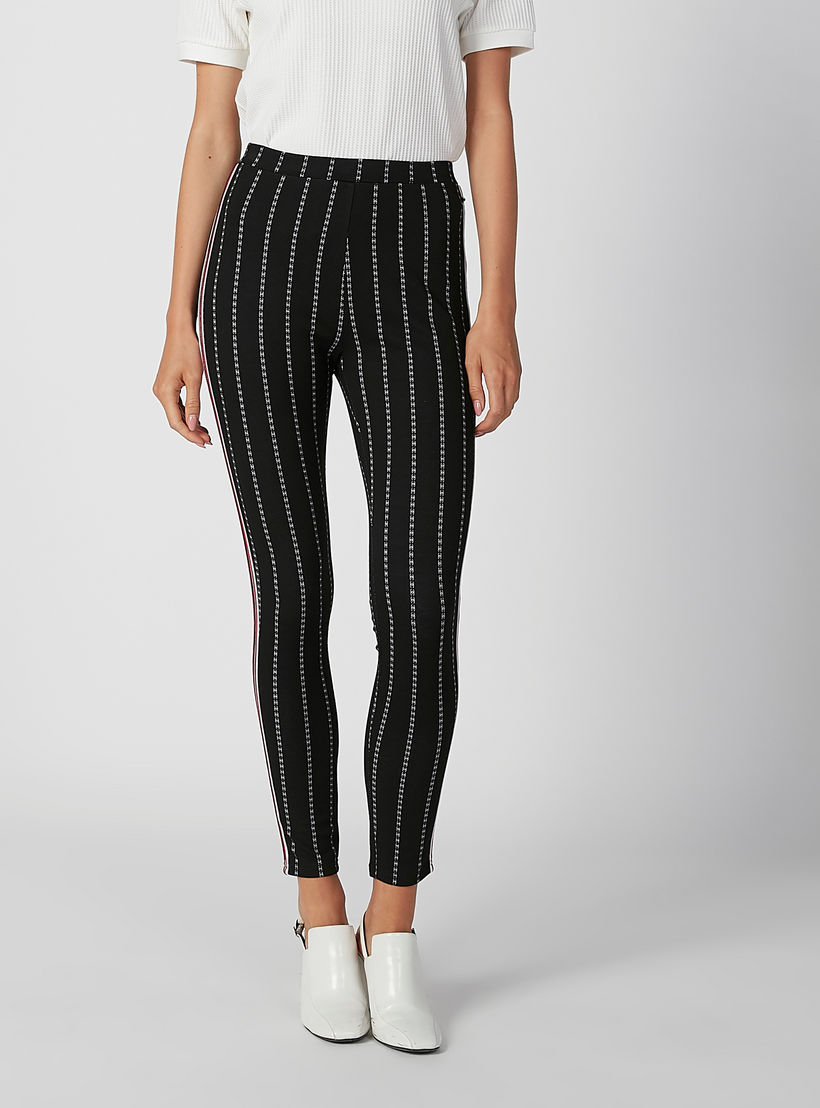بنطلون سكيني مقلّم بشريطة-women-clothing-bottoms-trousers-image-1
