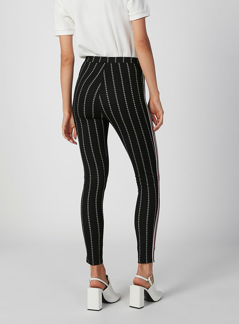 بنطلون سكيني مقلّم بشريطة-women-clothing-bottoms-trousers-image-3