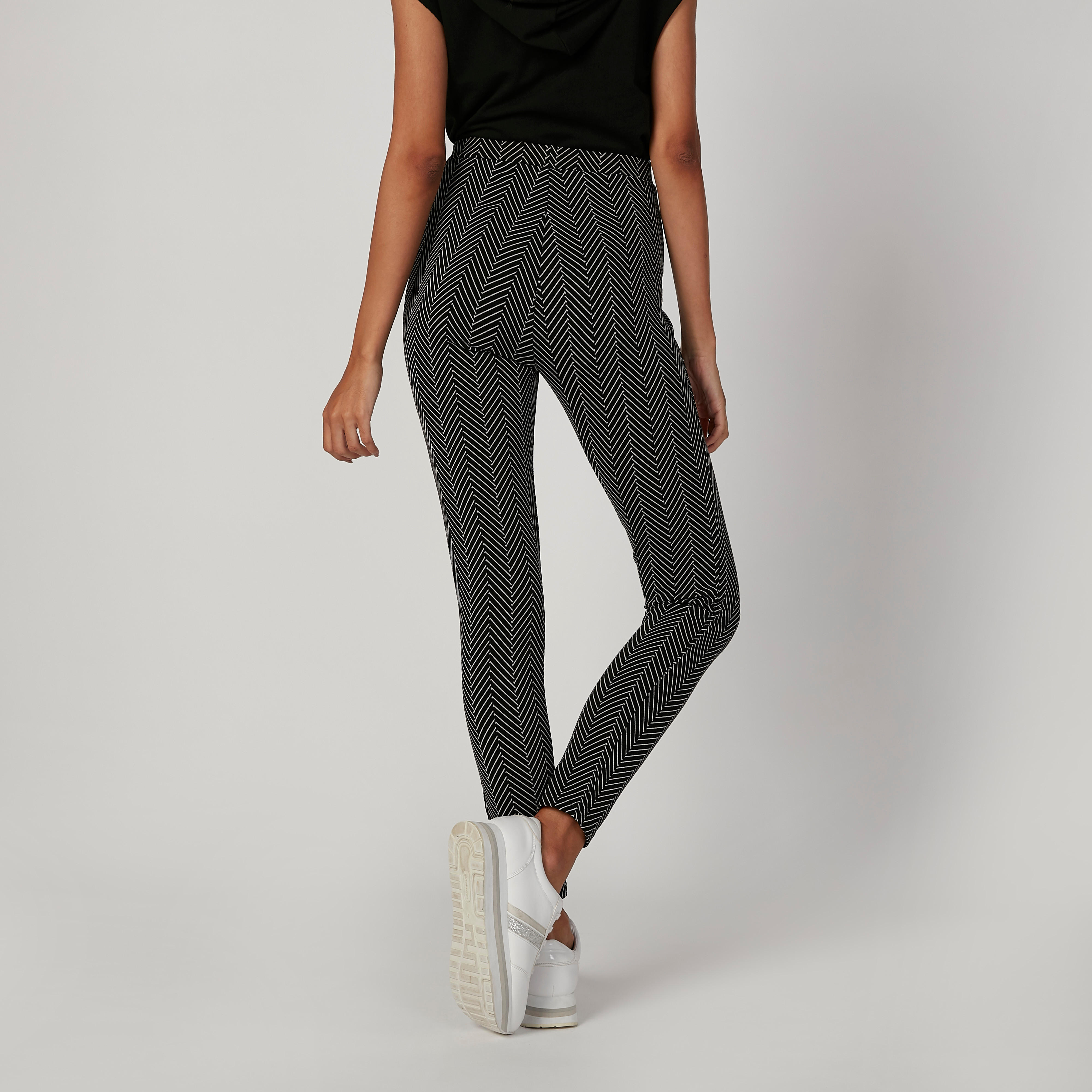 بنطلون جينز ضيّق سكيني بخصر مطّاطي متوسط الارتفاع وطبعات-women-clothing-bottoms-trousers-image-1