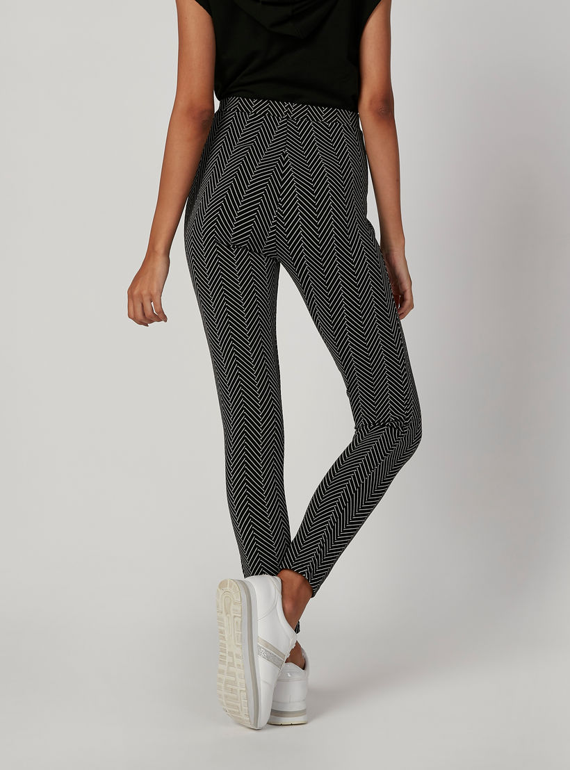 بنطلون جينز ضيّق سكيني بخصر مطّاطي متوسط الارتفاع وطبعات-women-clothing-bottoms-trousers-image-1