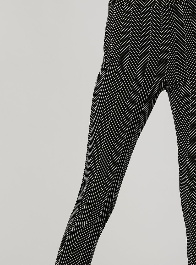 بنطلون جينز ضيّق سكيني بخصر مطّاطي متوسط الارتفاع وطبعات-women-clothing-bottoms-trousers-image-5