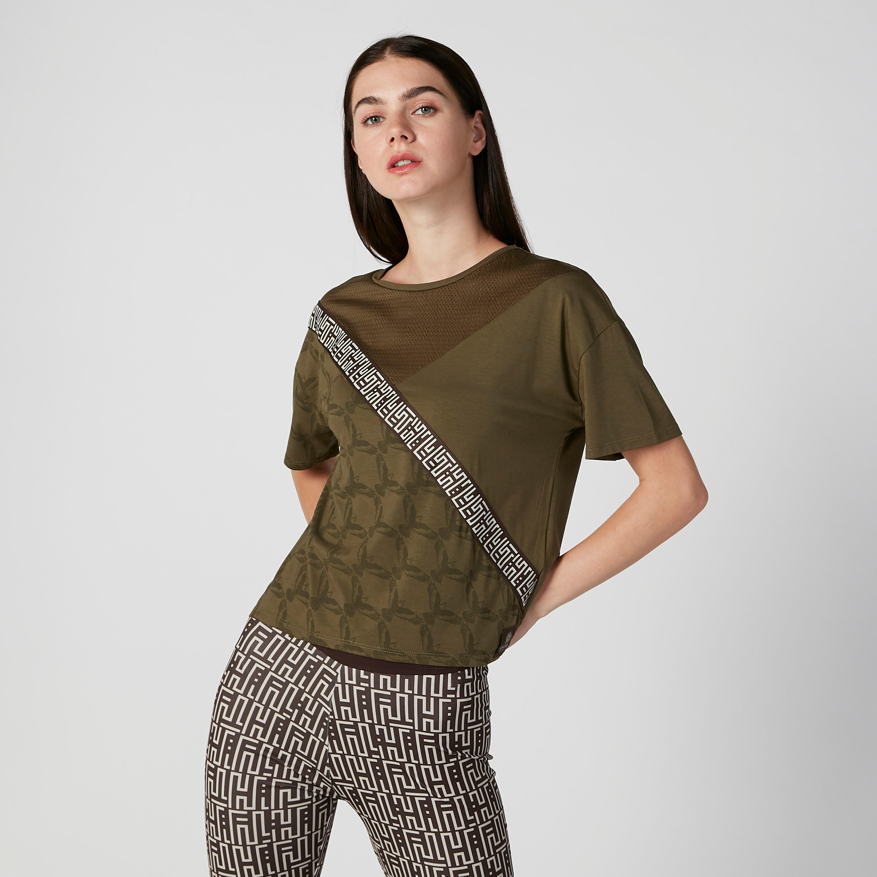 تيشيرت بياقة مستديرة وشريطة وطبعات إكسبو 2020-women-clothing-tshirts-image-1