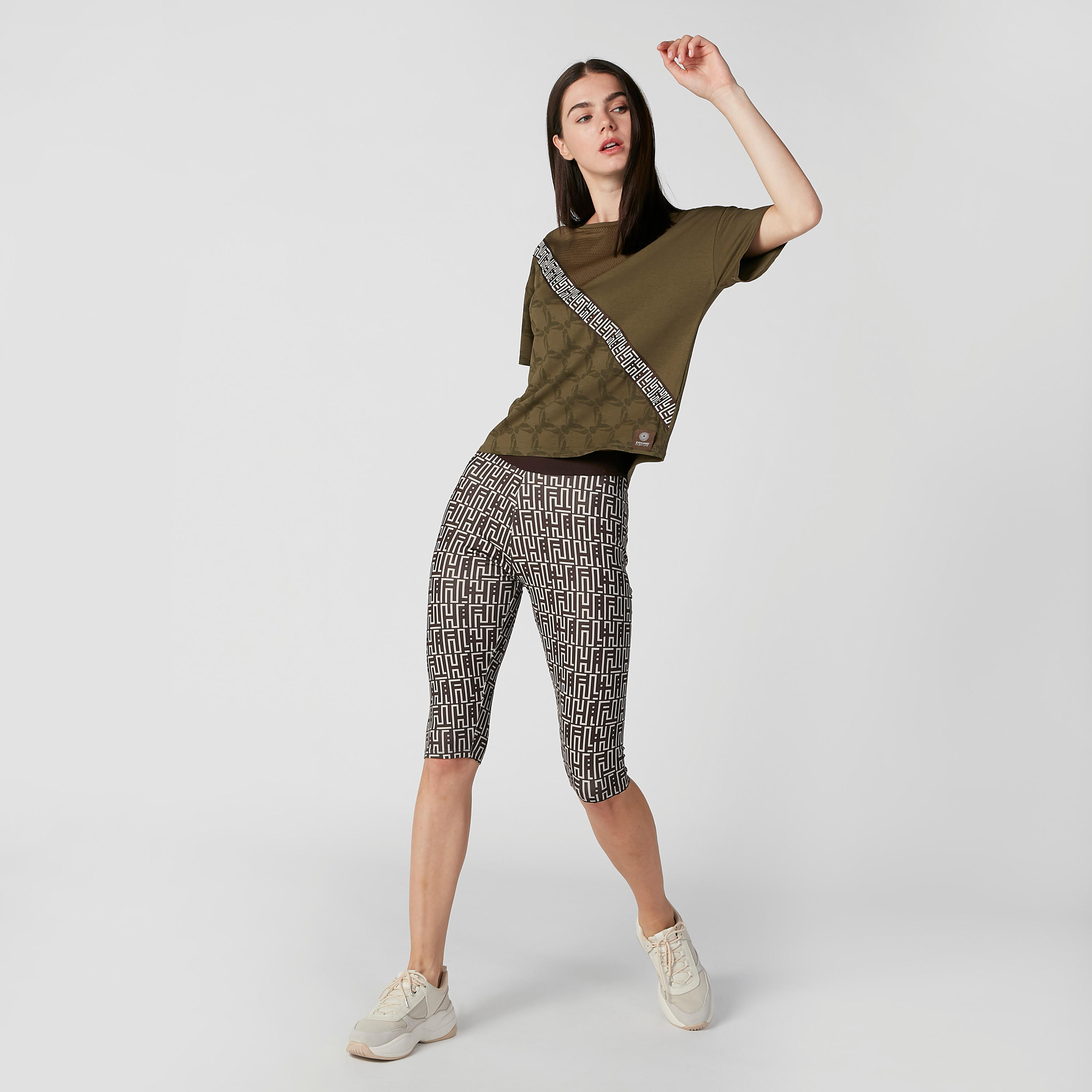 تيشيرت بياقة مستديرة وشريطة وطبعات إكسبو 2020-women-clothing-tshirts-image-2