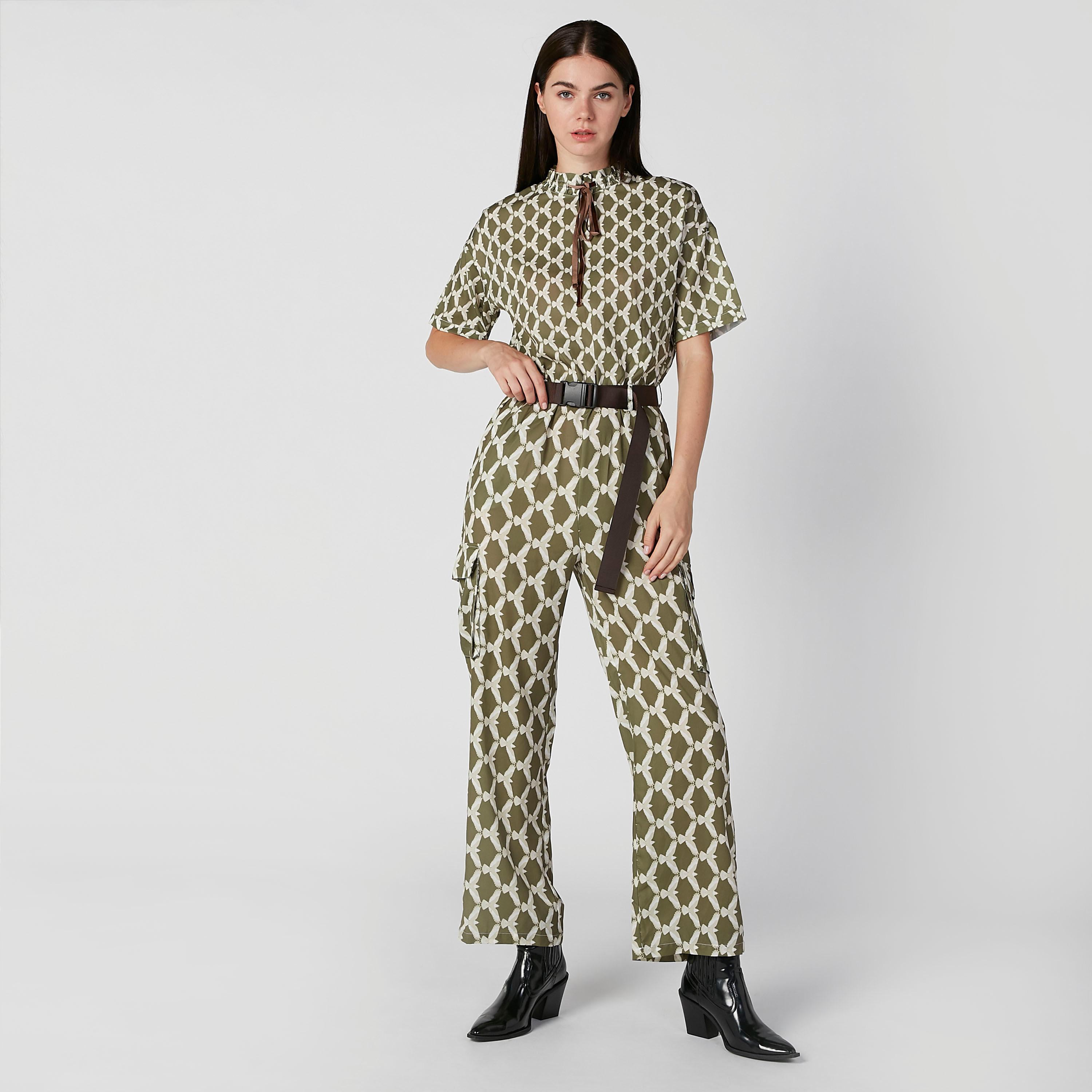 جمبسوت بأكمام قصيرة وجيوب وطبعات إكسبو 2020-women-clothing-jumpsuits-image-2