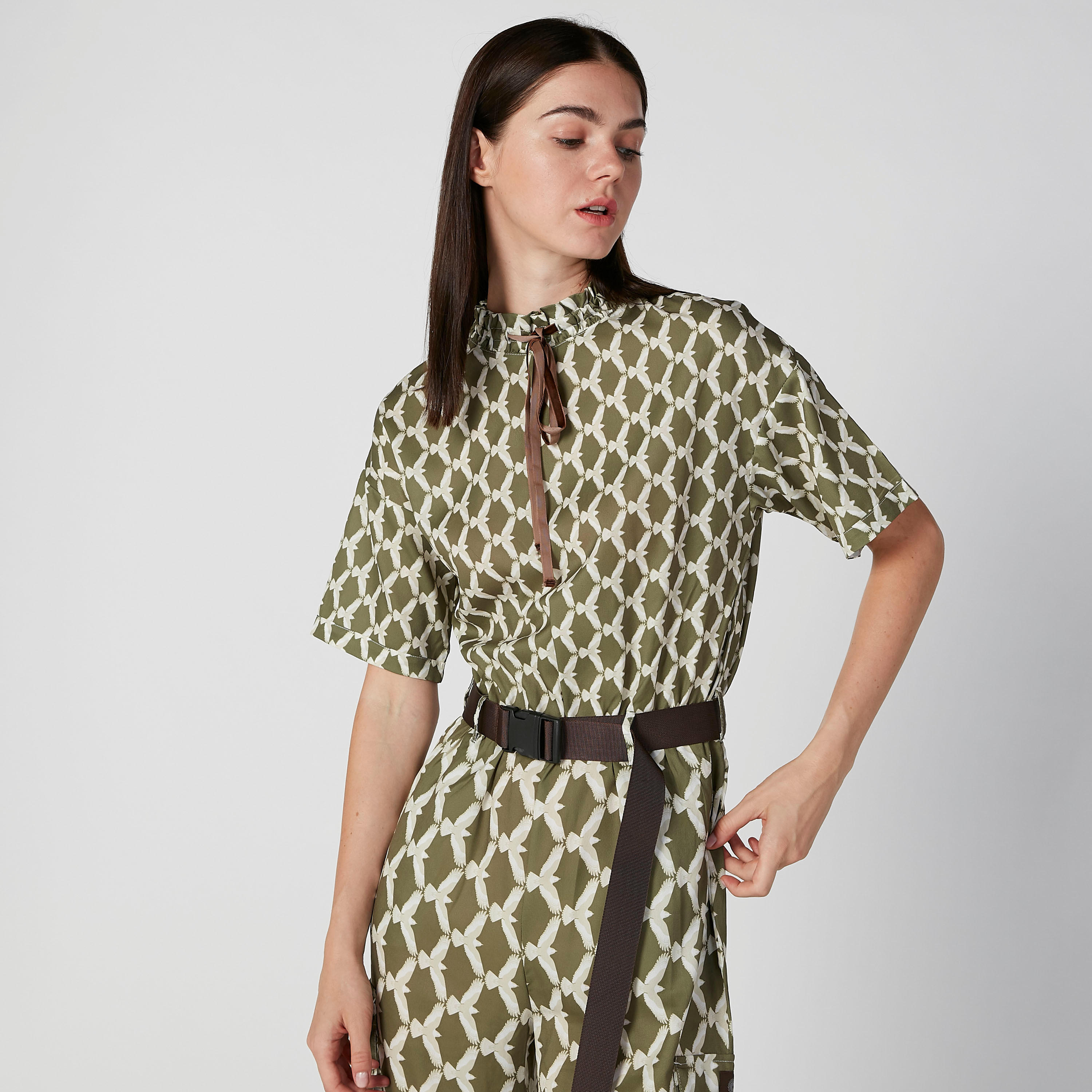 جمبسوت بأكمام قصيرة وجيوب وطبعات إكسبو 2020-women-clothing-jumpsuits-image-3