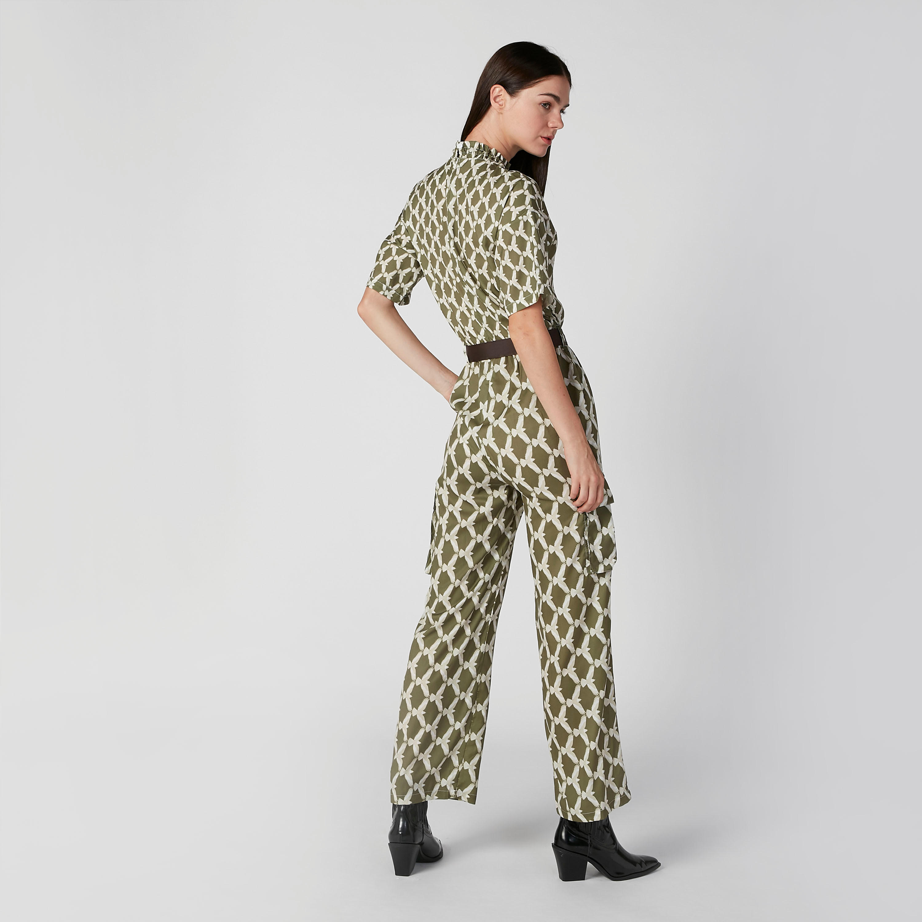 جمبسوت بأكمام قصيرة وجيوب وطبعات إكسبو 2020-women-clothing-jumpsuits-image-4