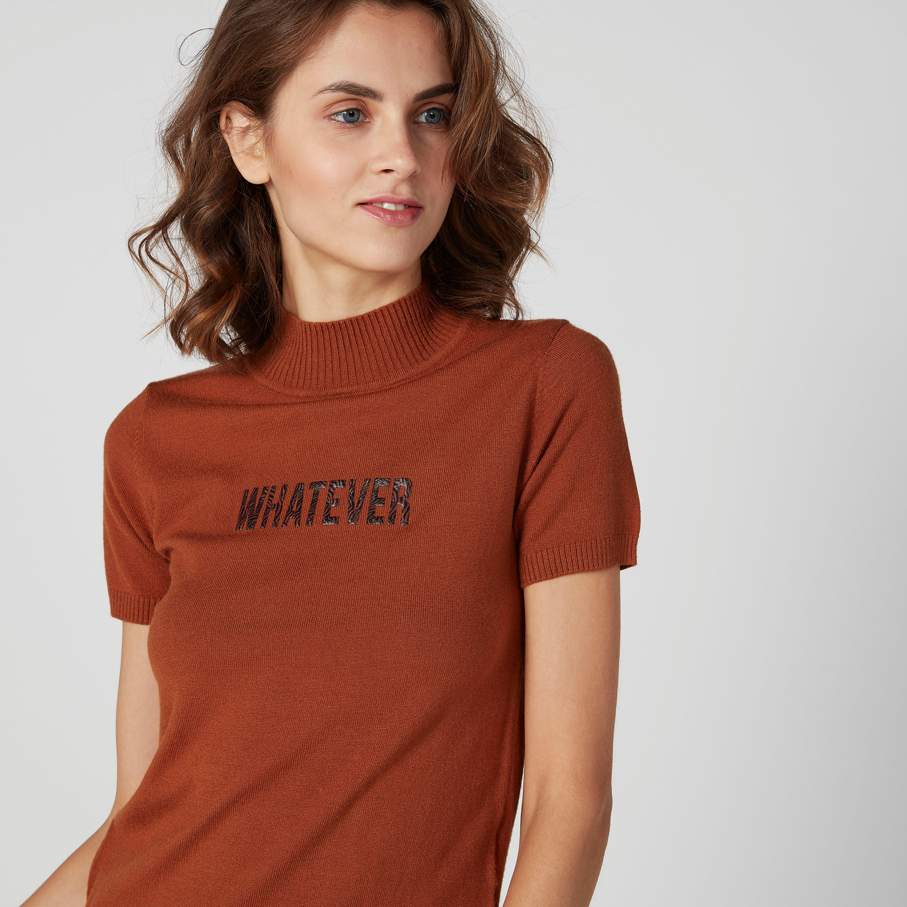تيشيرت بياقة عالية وأكمام قصيرة وطبعات-women-clothing-tshirts-image-2