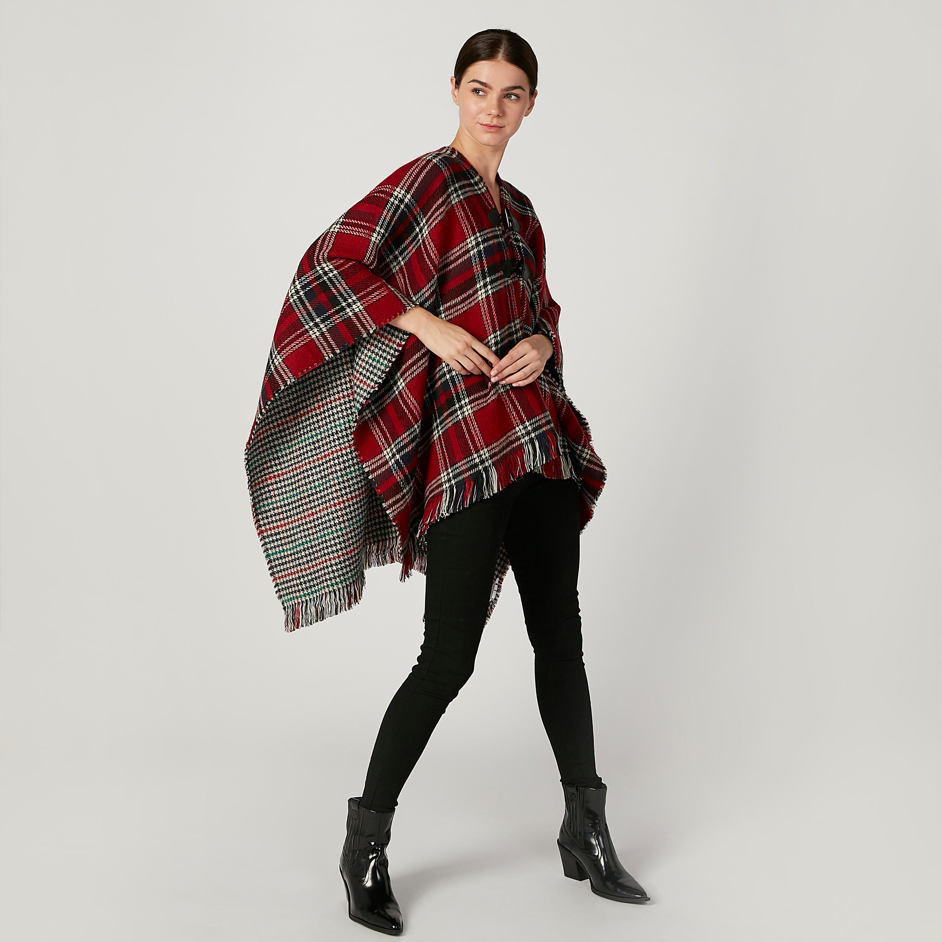 كارديجان كاروهات بياقة V وشراشيب-women-winterwear-cardigansandjumpers-cardigans-image-2