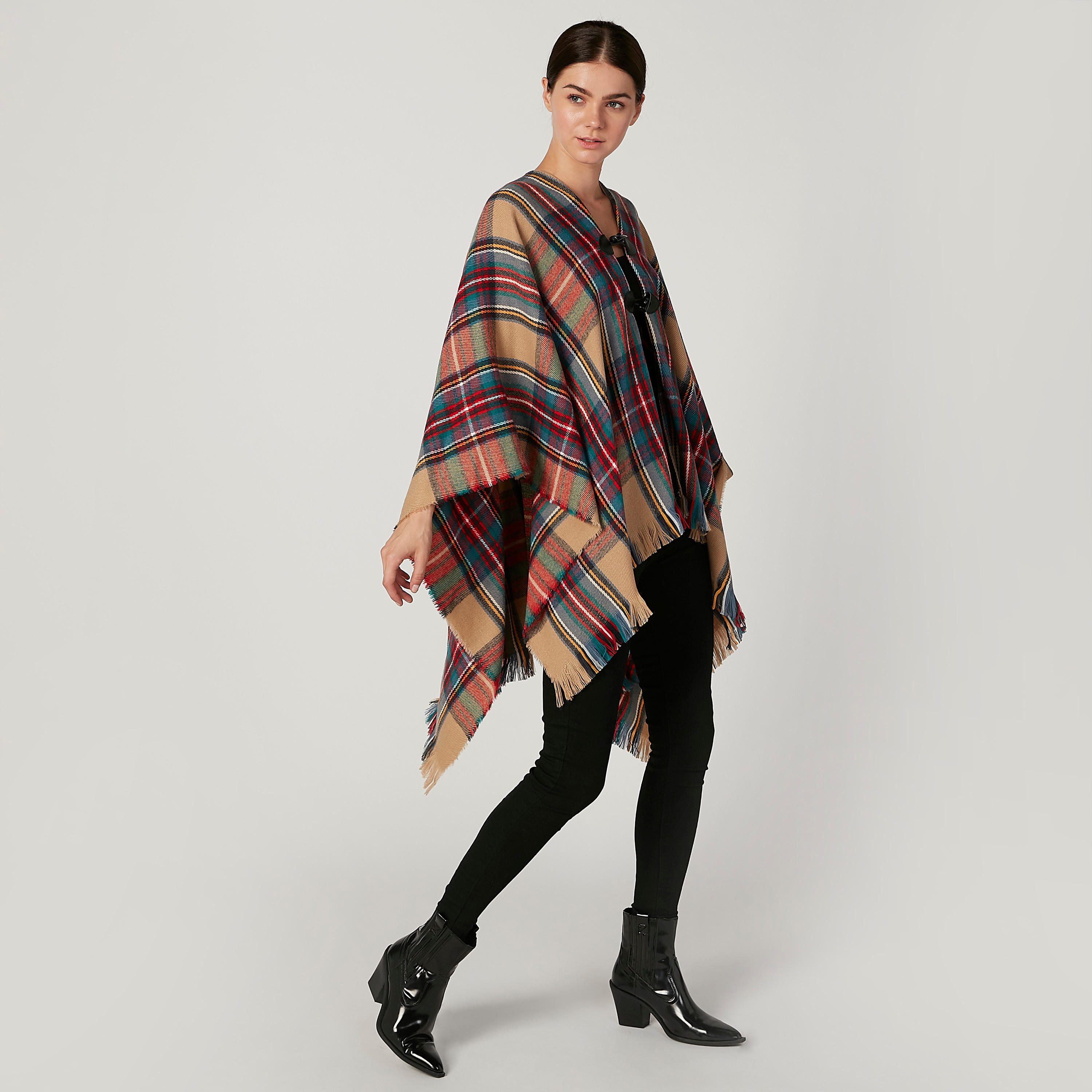 كارديجان كاروهات بياقة V وشراشيب-women-winterwear-cardigansandjumpers-cardigans-image-2