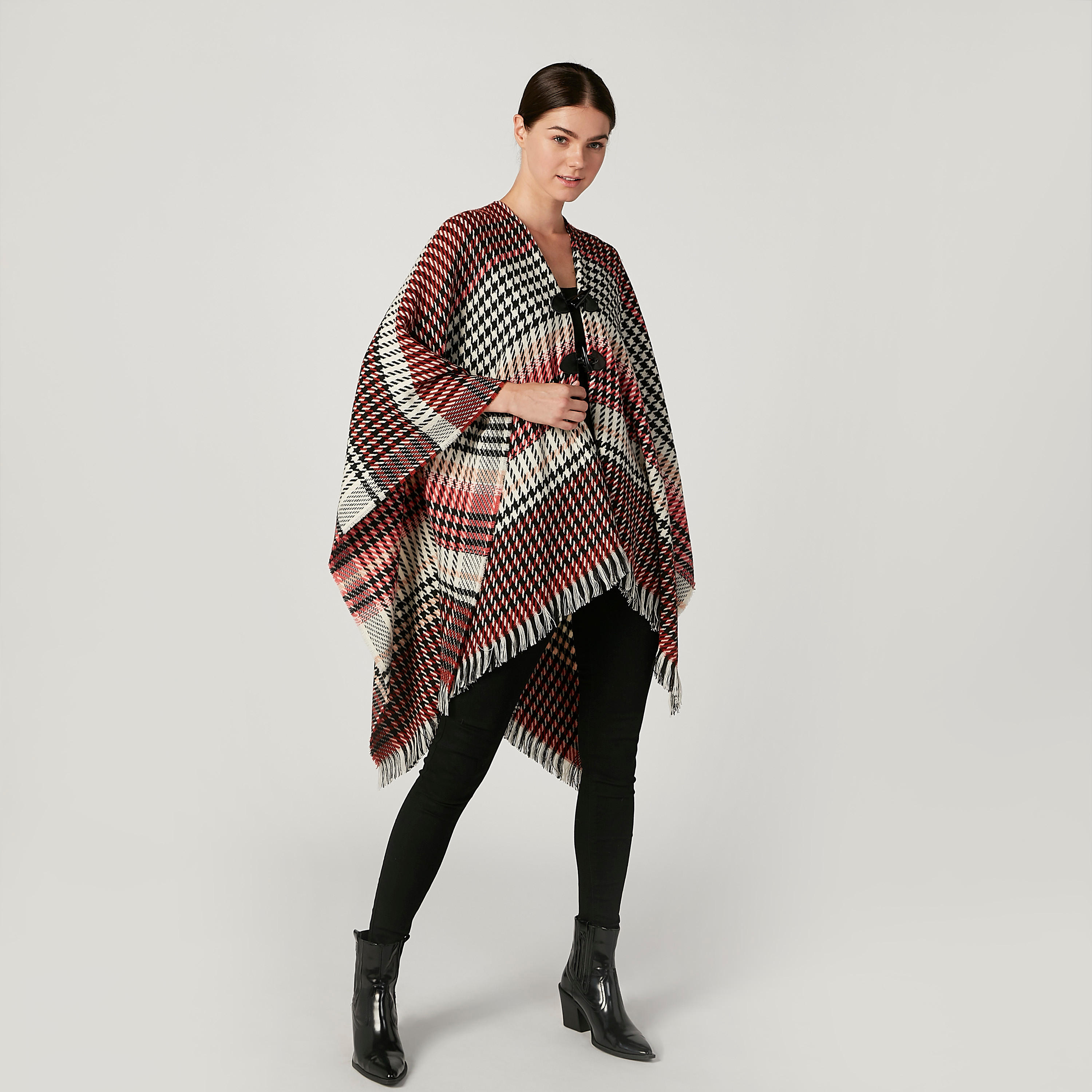 كارديجان كاروهات بياقة V وشراشيب-women-winterwear-cardigansandjumpers-cardigans-image-2