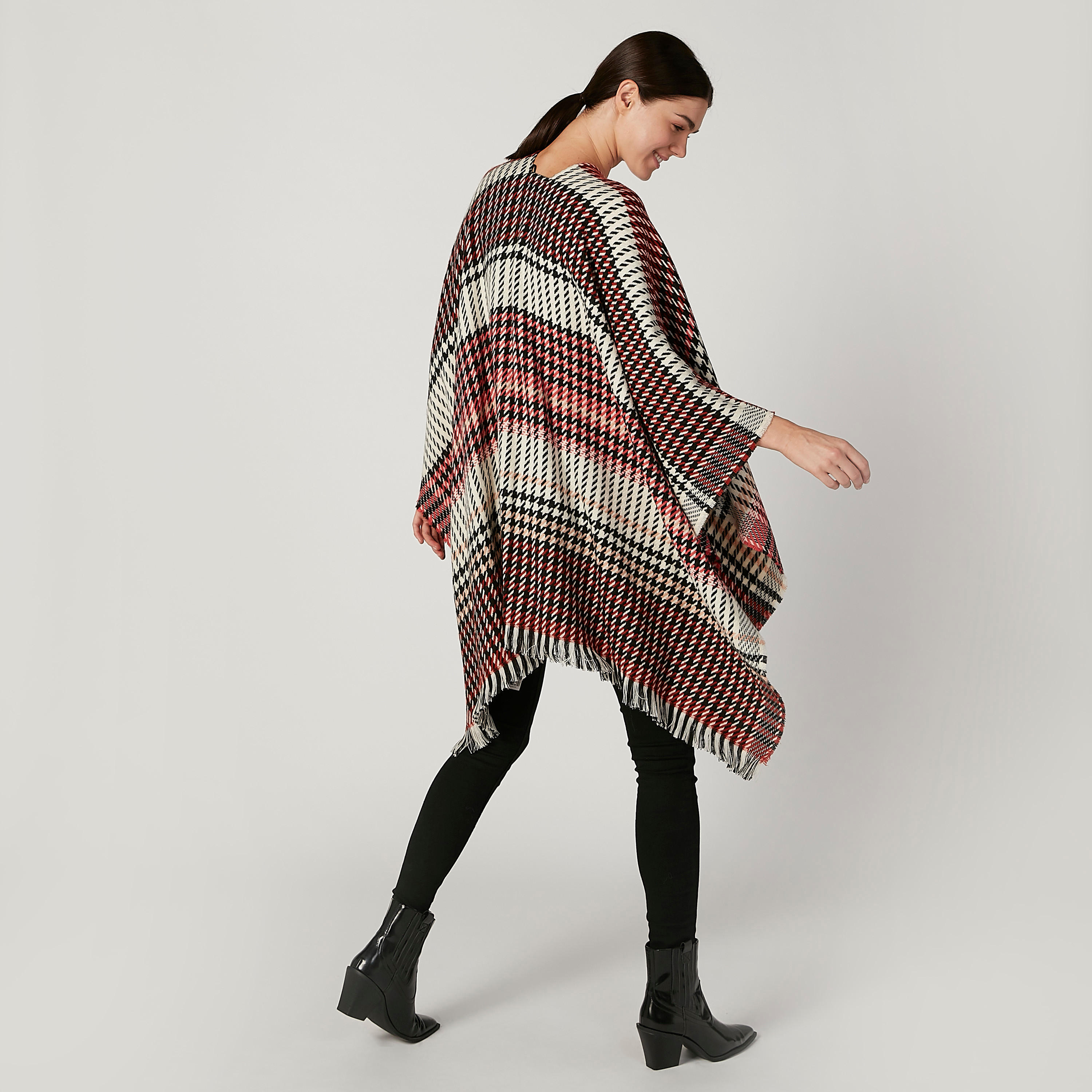 كارديجان كاروهات بياقة V وشراشيب-women-winterwear-cardigansandjumpers-cardigans-image-4