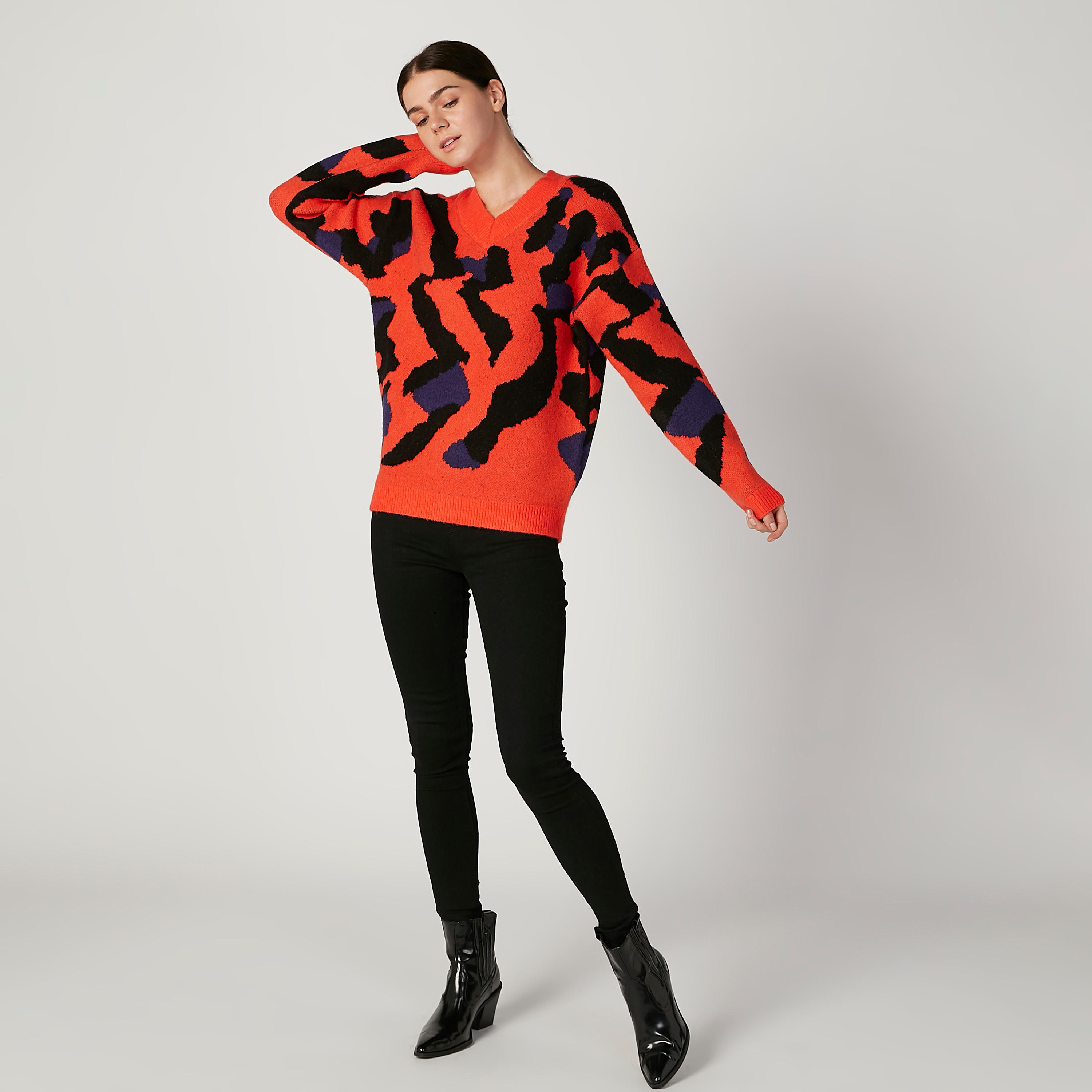 Printed Sweater with V-neck and Long Sleeves-women-clothing-cardigansandjumpers-jumpers-image-2