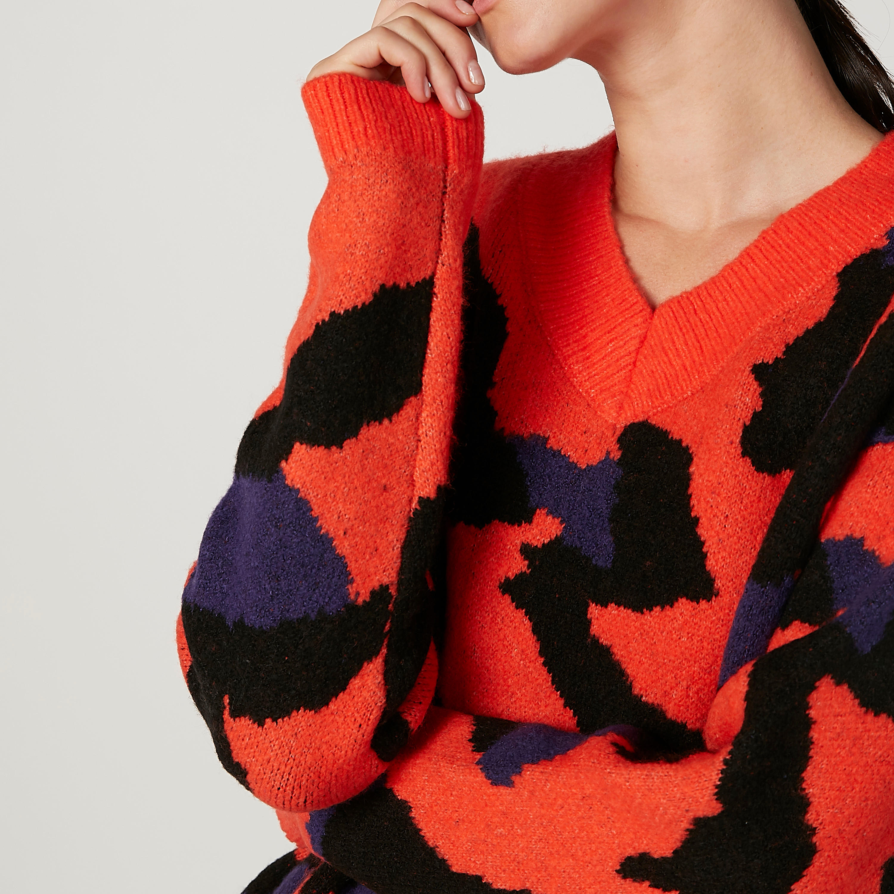 Printed Sweater with V-neck and Long Sleeves-women-clothing-cardigansandjumpers-jumpers-image-3