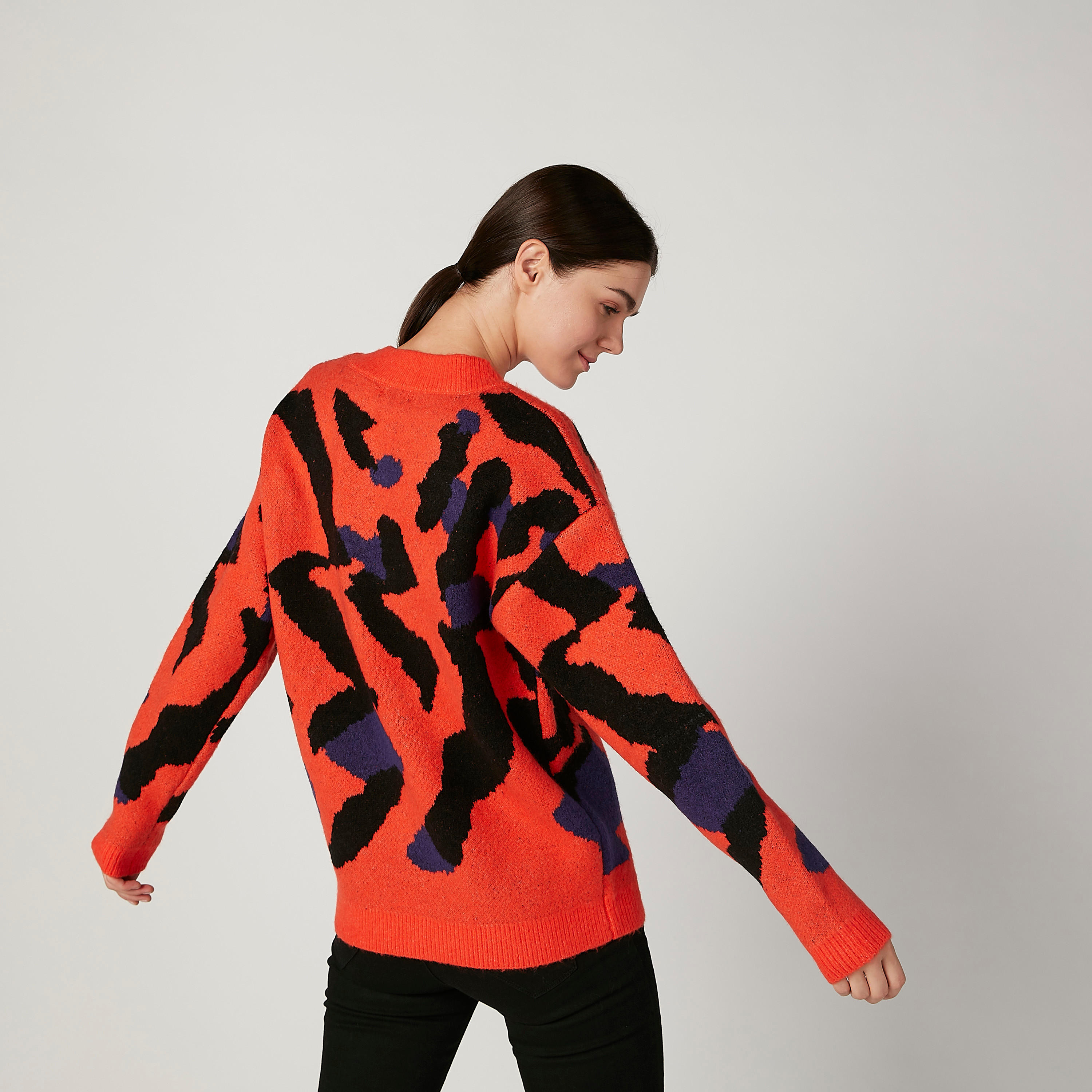 Printed Sweater with V-neck and Long Sleeves-women-clothing-cardigansandjumpers-jumpers-image-4