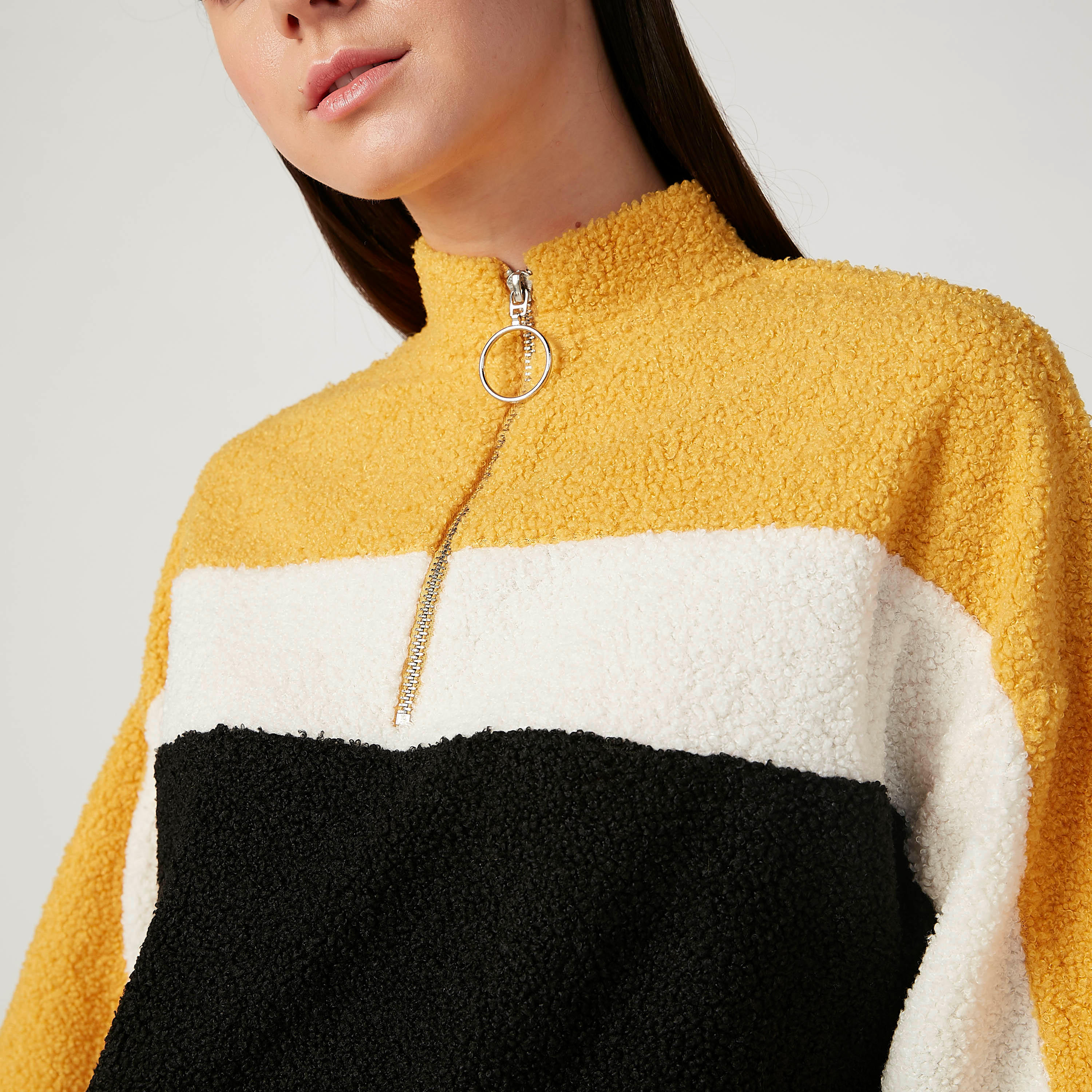 سويت شيرت بارز الملمس بياقة عالية وأكمام طويلة-women-winterwear-hoodiesandsweatshirts-sweatshirts-image-3