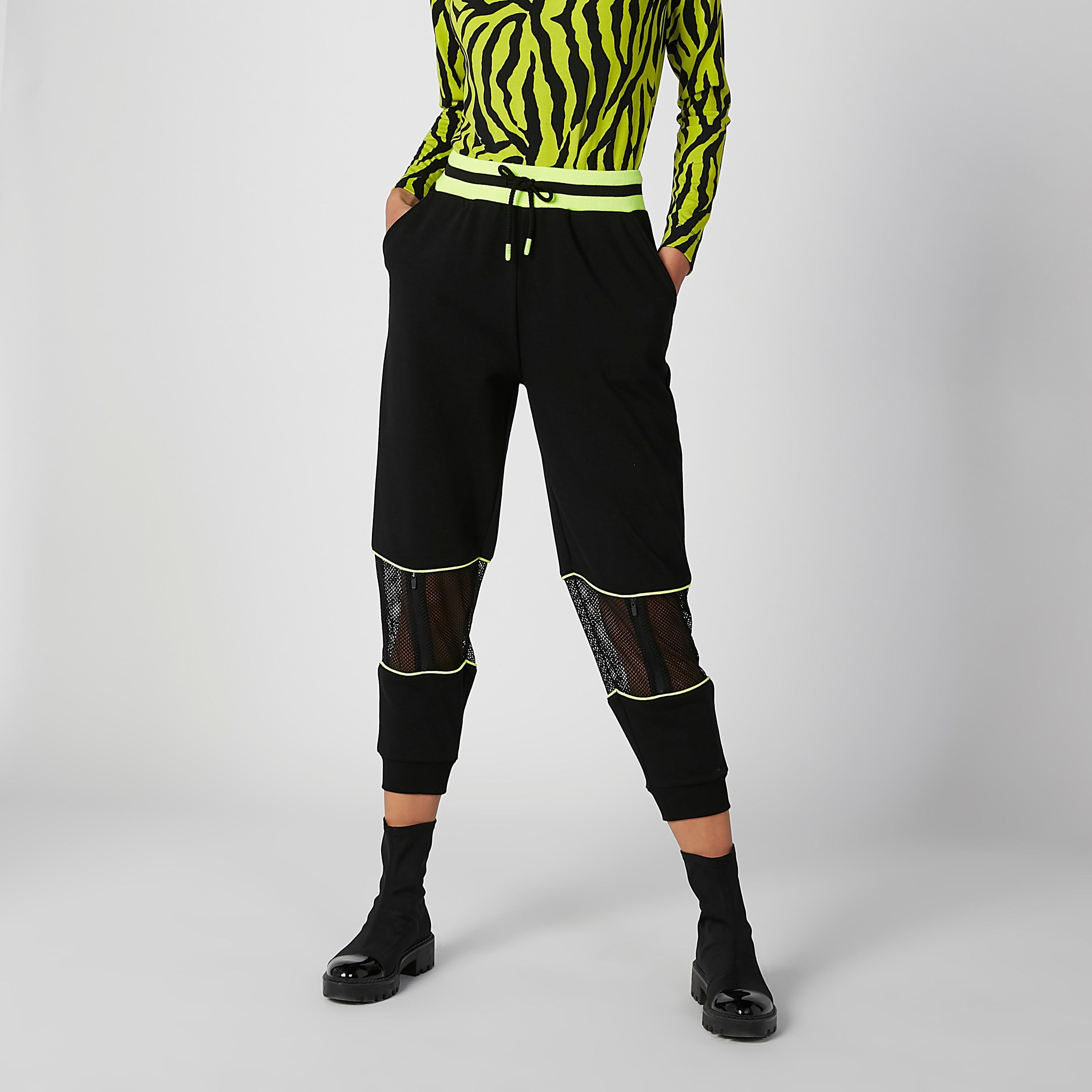 بنطلون رياضي 3/4 بخصر مطاطي مرن وتفاصيل شبكية-women-clothing-bottoms-joggers-image-2