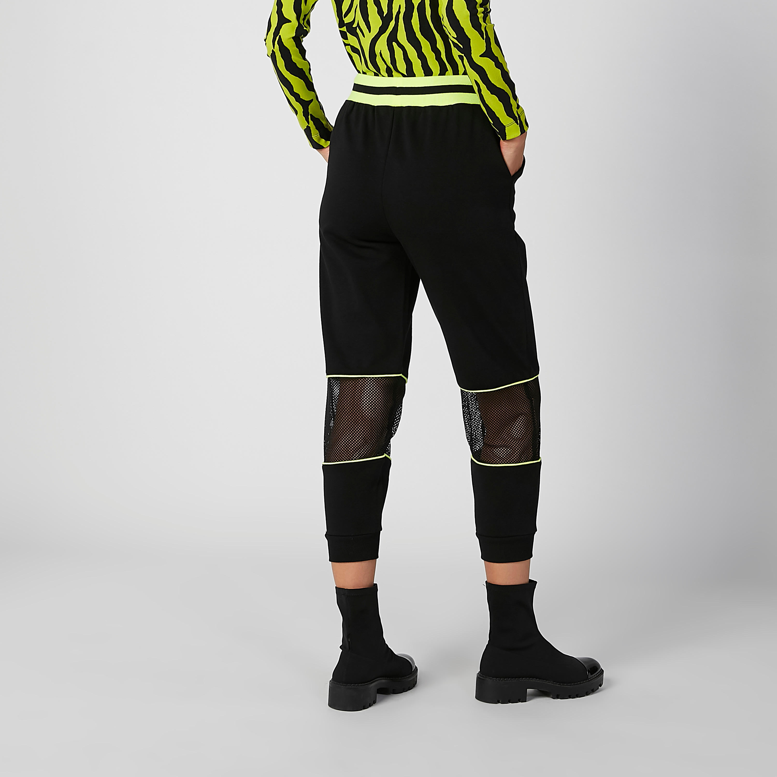 بنطلون رياضي 3/4 بخصر مطاطي مرن وتفاصيل شبكية-women-clothing-bottoms-joggers-image-3