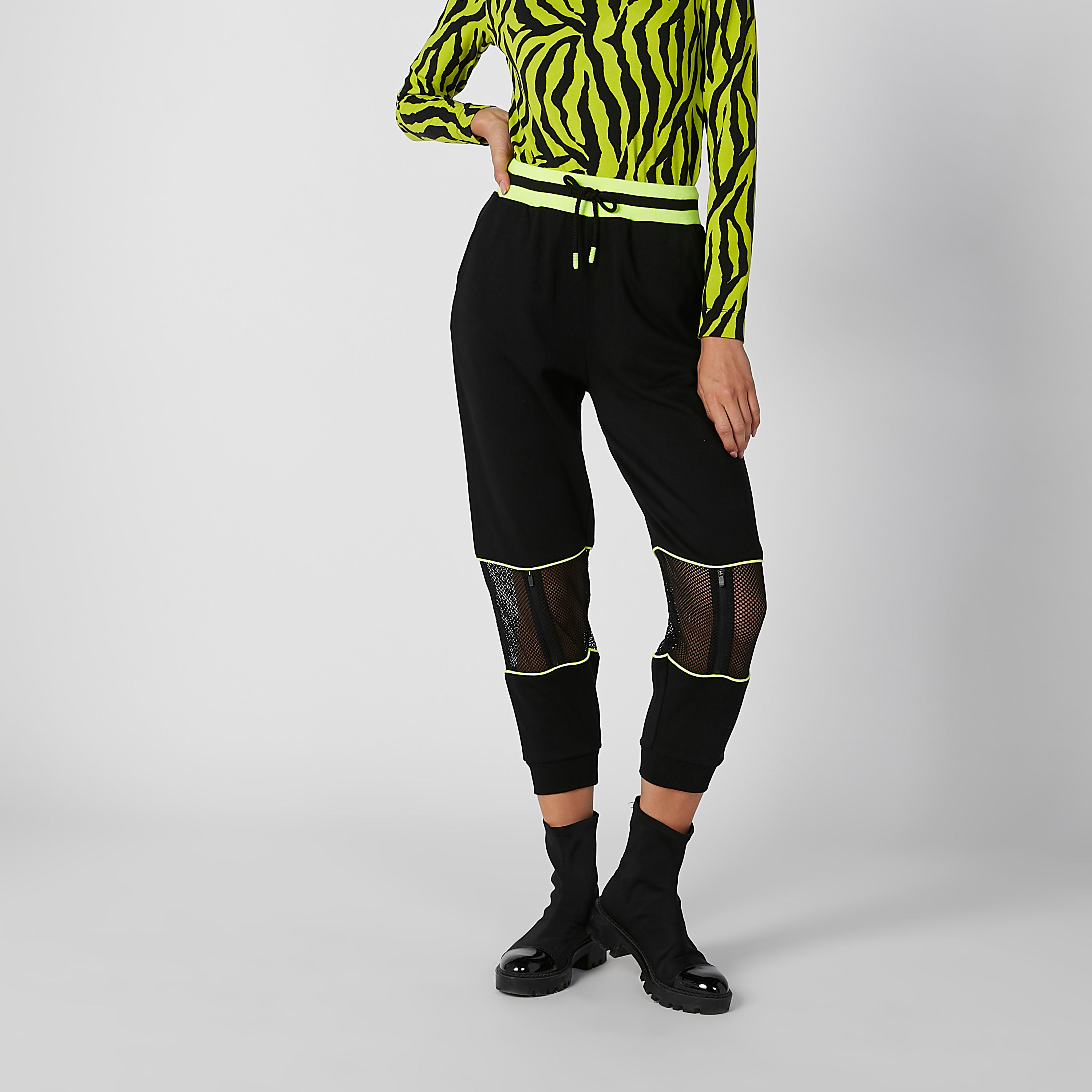 بنطلون رياضي 3/4 بخصر مطاطي مرن وتفاصيل شبكية-women-clothing-bottoms-joggers-image-5