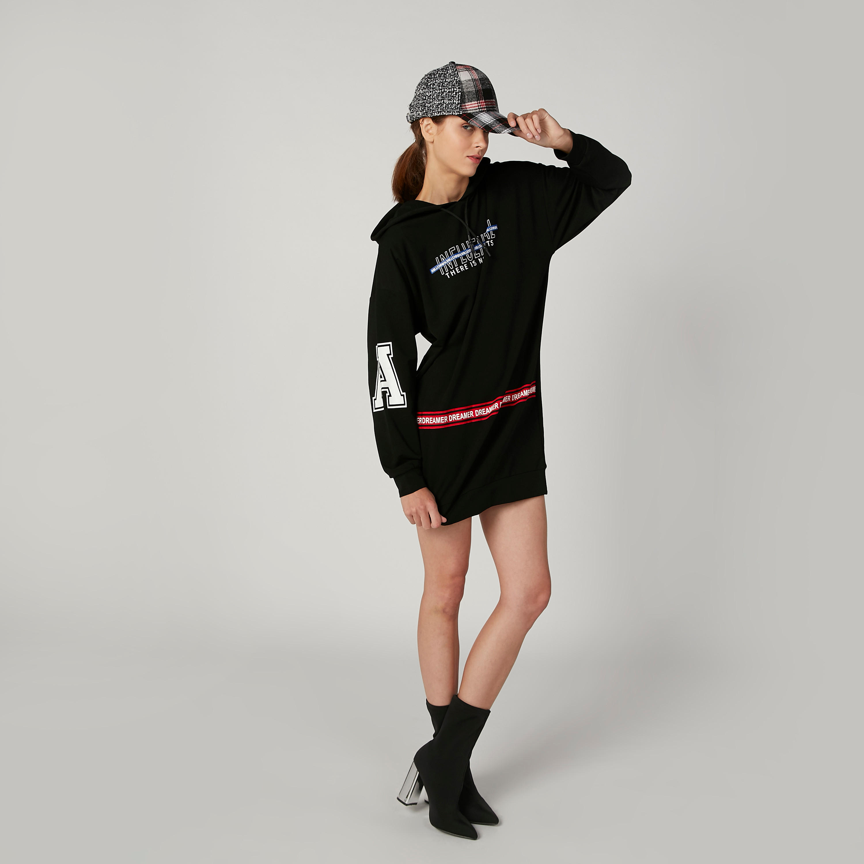 فستان تيشيرت قصير بقبّعة وأكمام طويلة وطبعات-women-clothing-dresses-image-2