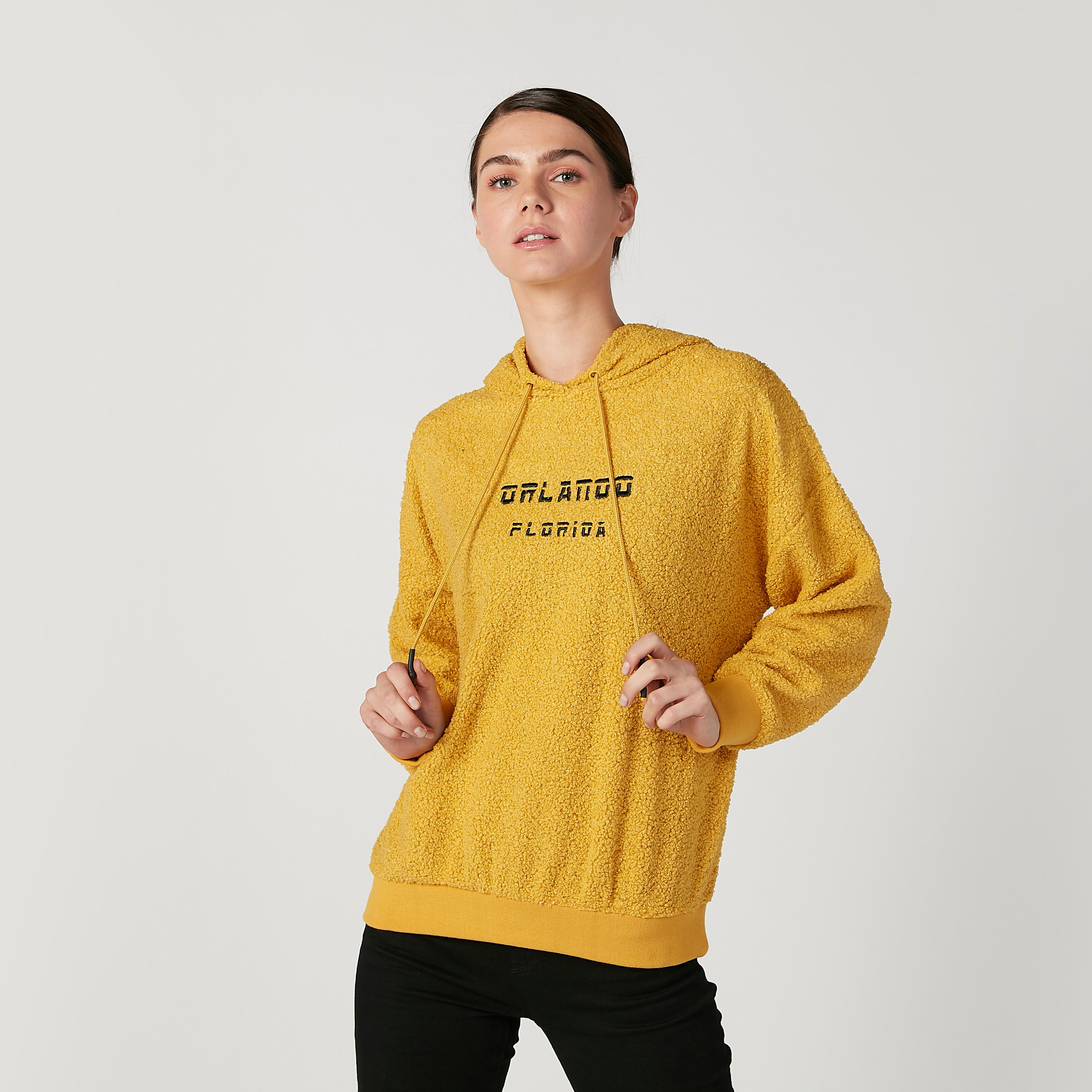 سويت شيرت بارز الملمس بأكمام طويلة وقبعة-women-winterwear-hoodiesandsweatshirts-hoodies-image-4