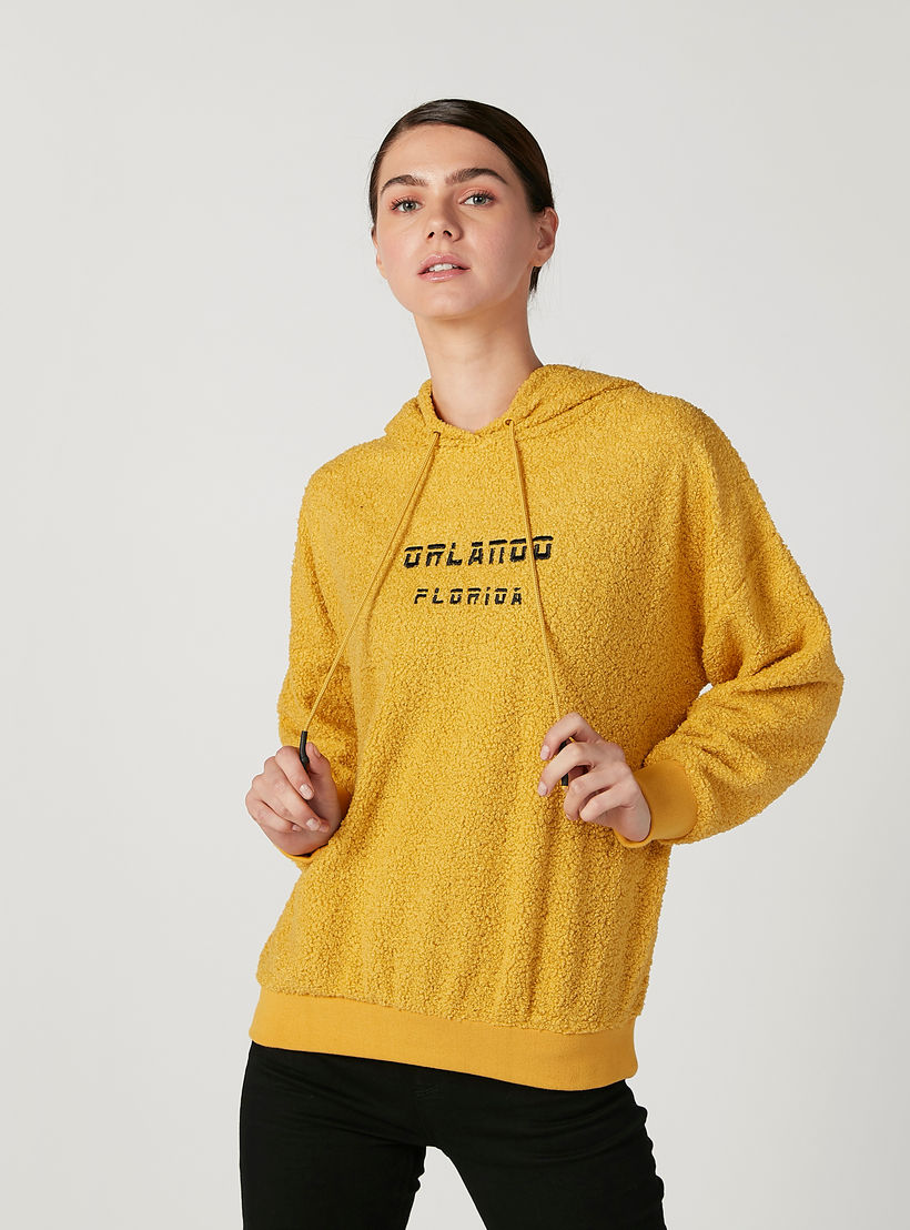 سويت شيرت بارز الملمس بأكمام طويلة وقبعة-women-winterwear-hoodiesandsweatshirts-hoodies-image-4