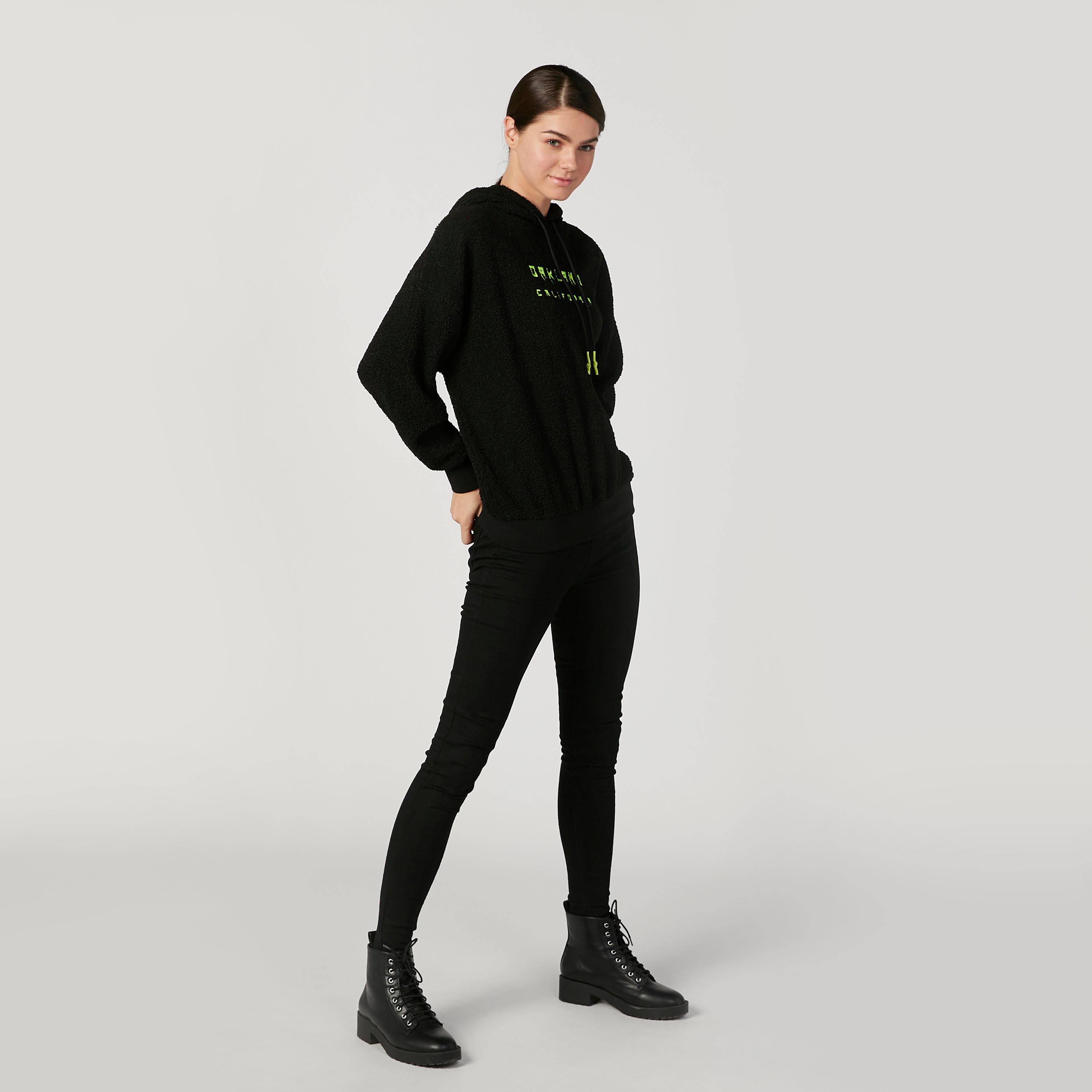 سويت شيرت بقبعة وأكمام طويلة وطبعات-women-winterwear-hoodiesandsweatshirts-hoodies-image-2
