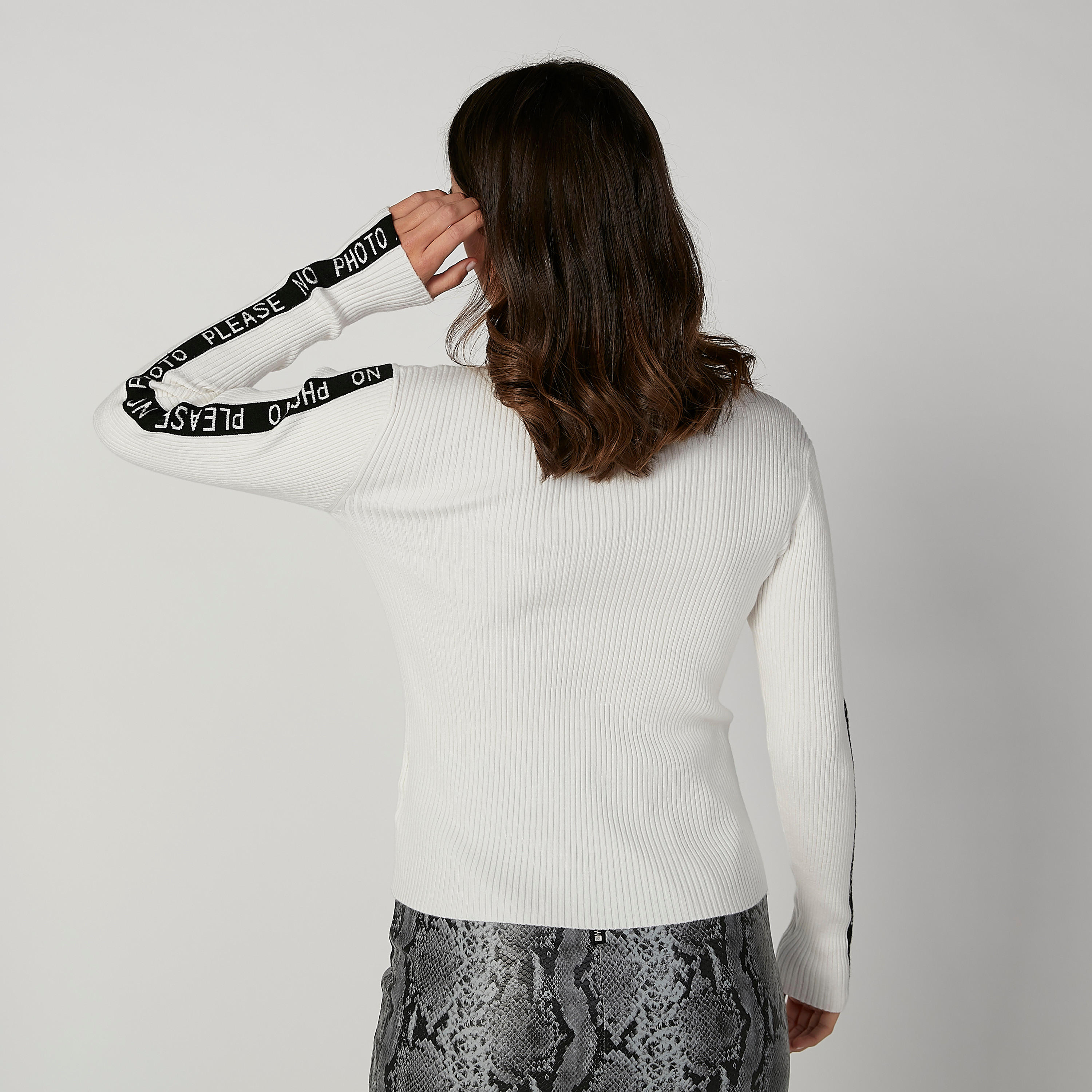 كنزة بياقة ضيّقة عالية وأكمام طويلة وطبعات-women-clothing-cardigansandjumpers-jumpers-image-4