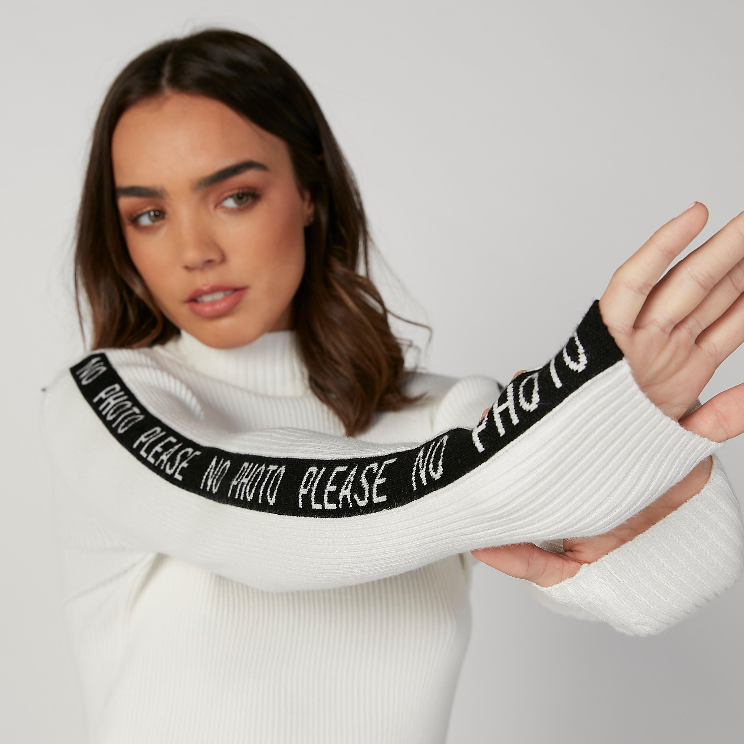 كنزة بياقة ضيّقة عالية وأكمام طويلة وطبعات-women-clothing-cardigansandjumpers-jumpers-image-1
